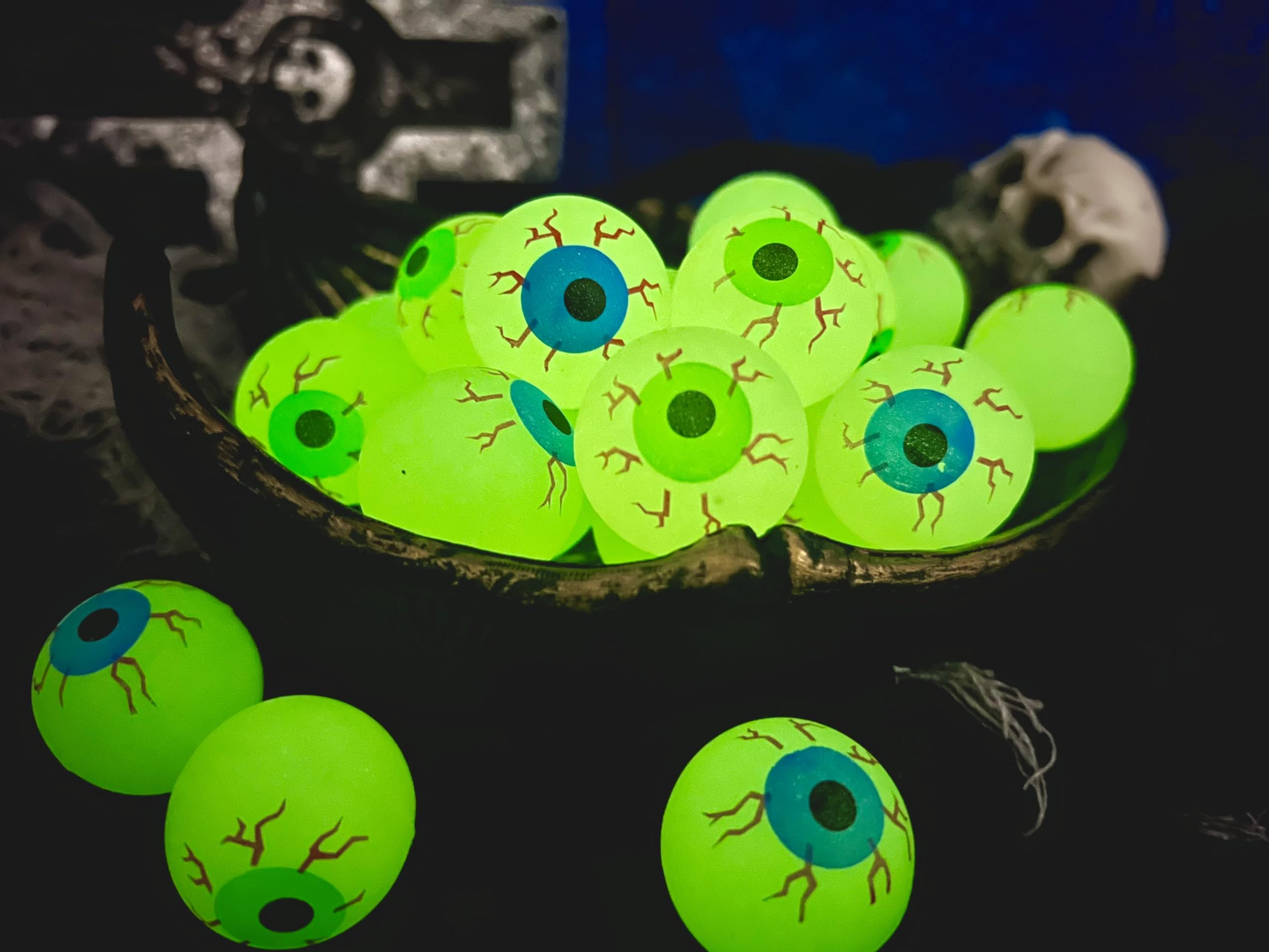 GIFTEXPRESS 48 Pack Glow in the Dark Eyeballs – 32MM Bouncy Eye Balls for Kids Party Favors, Trick or Treat Goodie Bag Fillers, Halloween Decorations