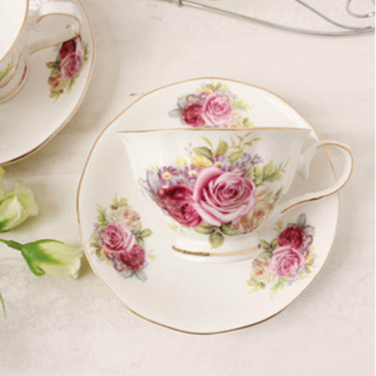 Zestaw do herbaty z porcelany, filiżanka do herbaty i spodek, zestaw prezentowy, europejskie ceramiczne zestawy do herbaty, zestaw do kawy z metalowym uchwytem, serwi,