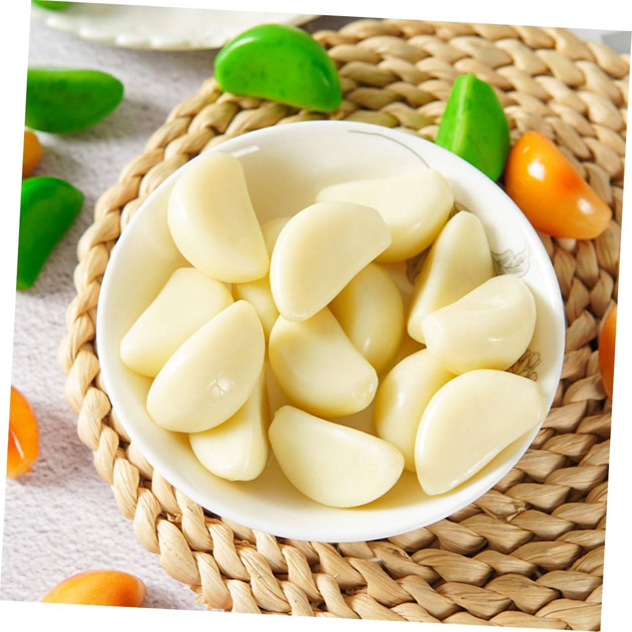 Cabilock 6pcs Artificial Garlic Cloves Simulation Garlic Flakes Lifelike Fake Vegetable Model for Home Kitchen Decor and Photography Props