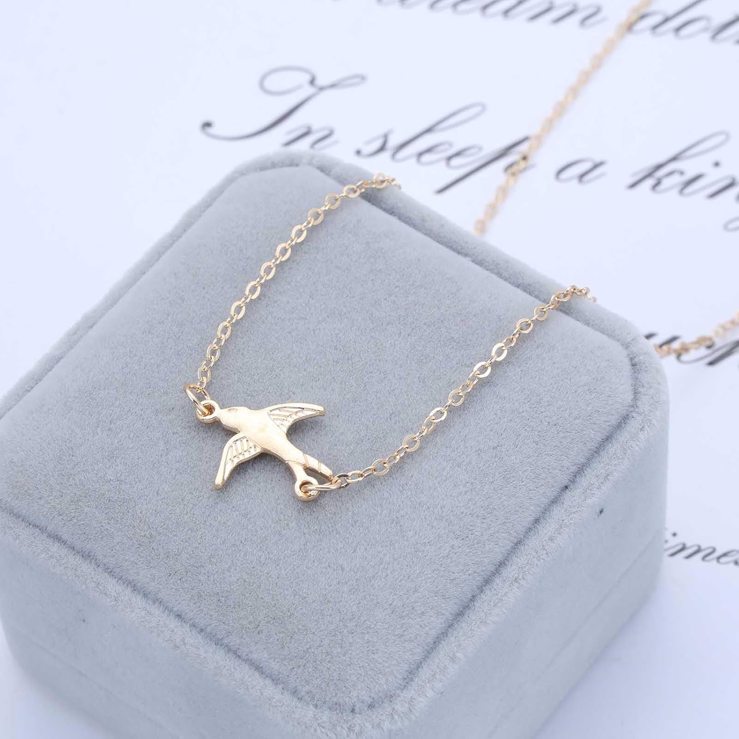Vintage Peace Dove Pendant Necklace Gold Swallow Necklace Choker Flying Bird Necklace Chain Minimalist Small Bird Choker Jewelry for Women - Image 3