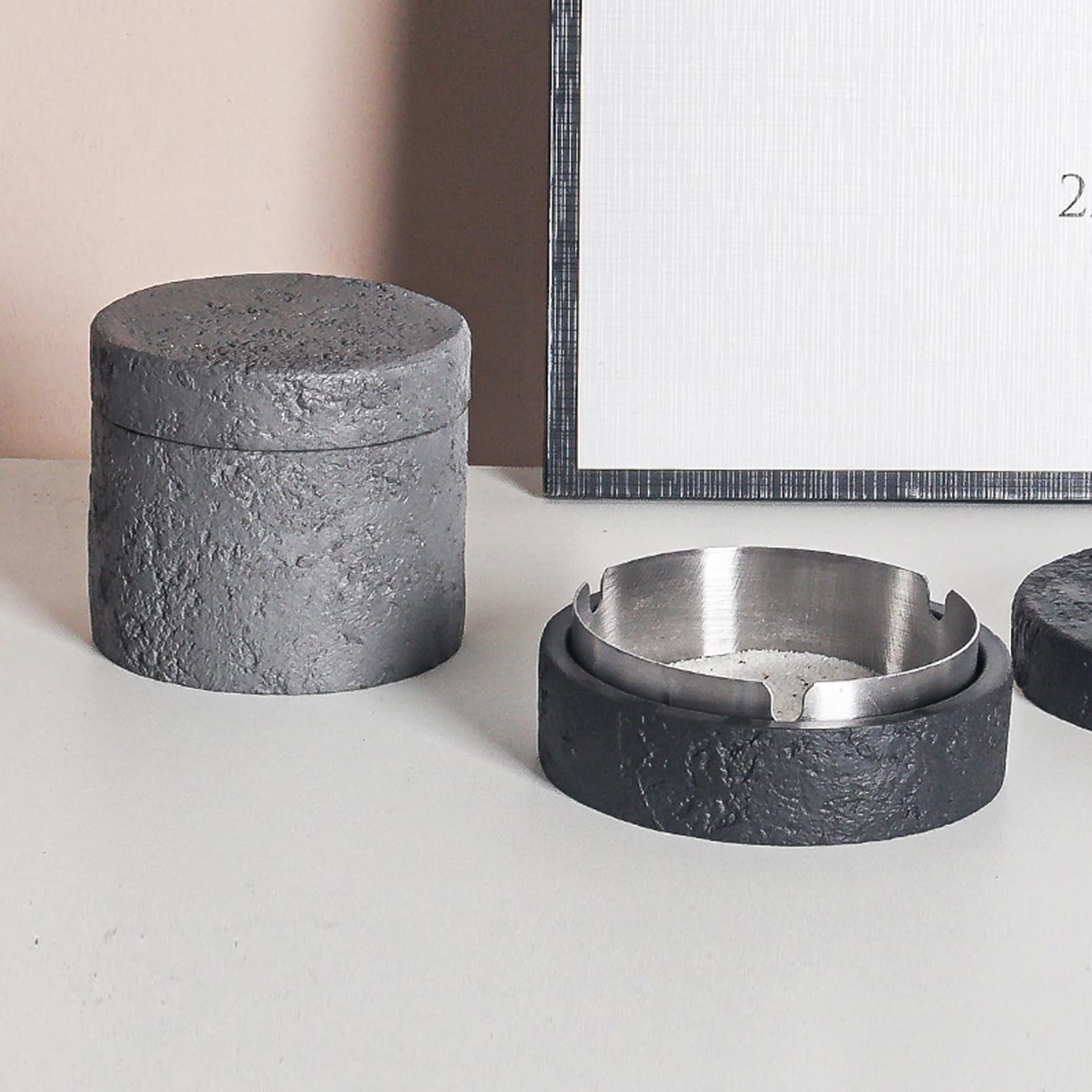 Cutfouwe Multifunktionaler Mülleimer Mit Deckel-Innenzylinder Aus Beton Und Metall - Φ11.5Cm X Höhe 5.5Cm,Schwarz