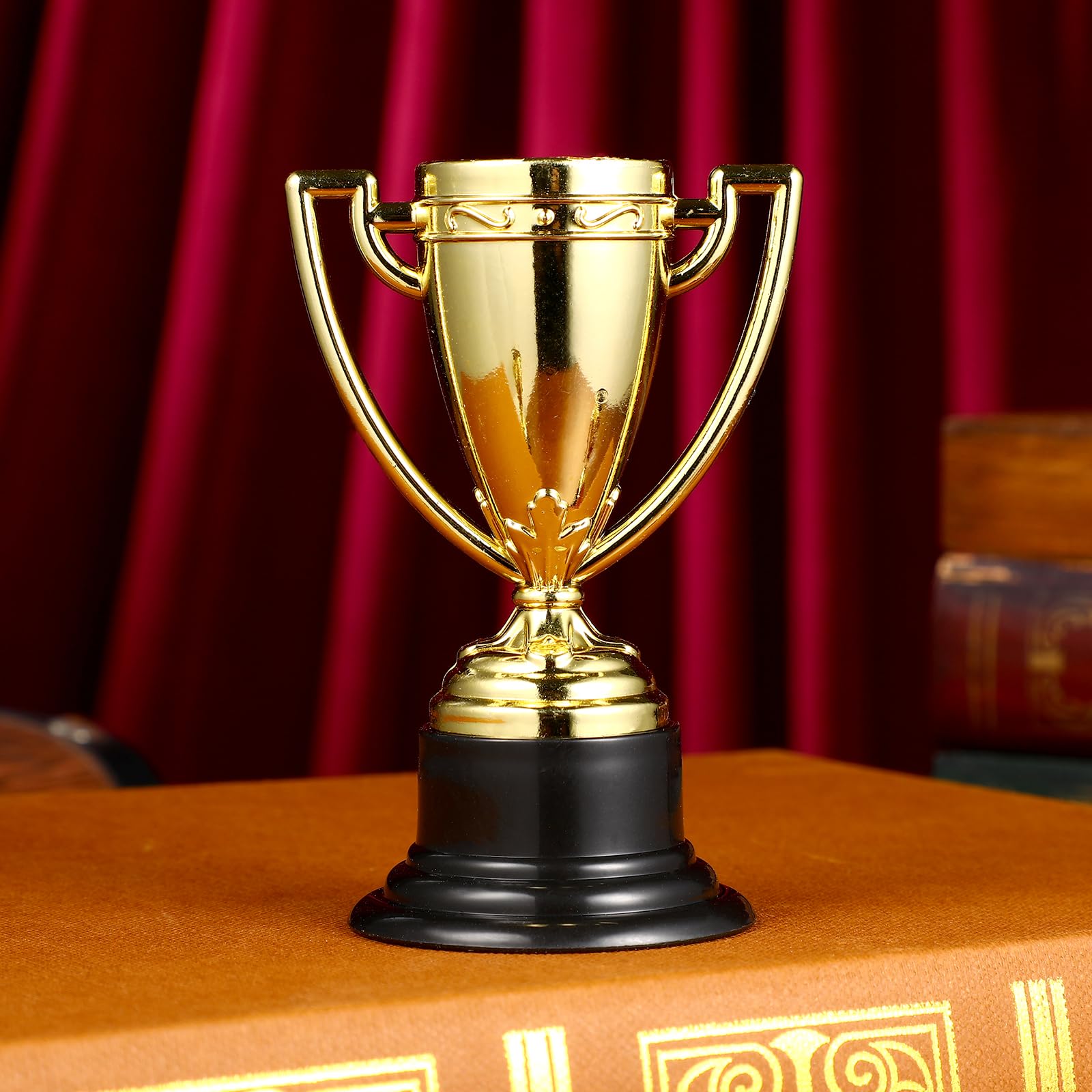 TOYANDONA Confezione da 24 mini trofei per bambini, premi Gold Award per bomboniere, premi per la partecipazione per bambini bomboniere, oggetti di scena, premi, premi vincitori, concorsi