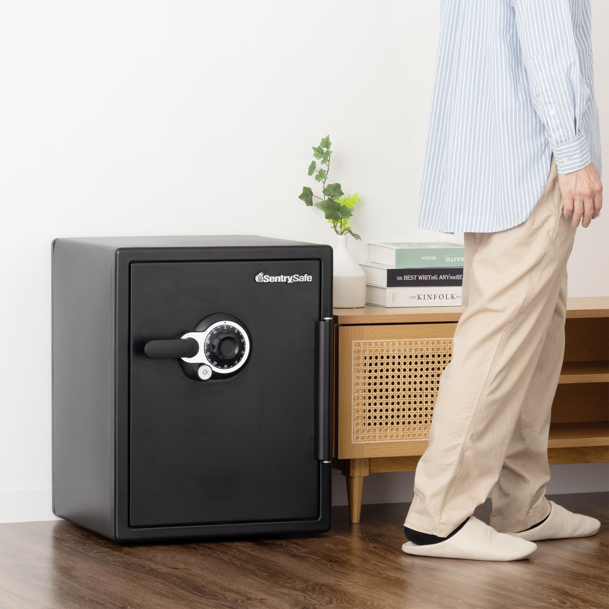 Amazon｜SENTRY (セントリー) 金庫 家庭用 UL規格 1時間 耐火 耐水 