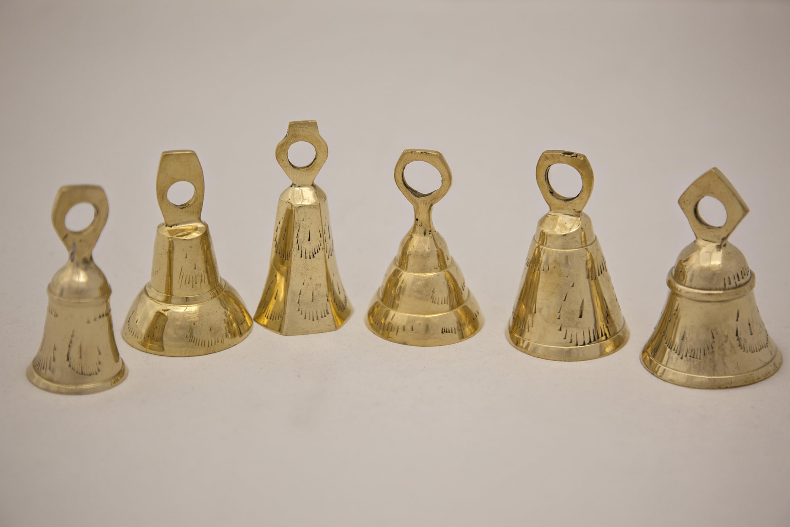 India Arts Docena de 3 "- Campanas de Bronce Surtidos