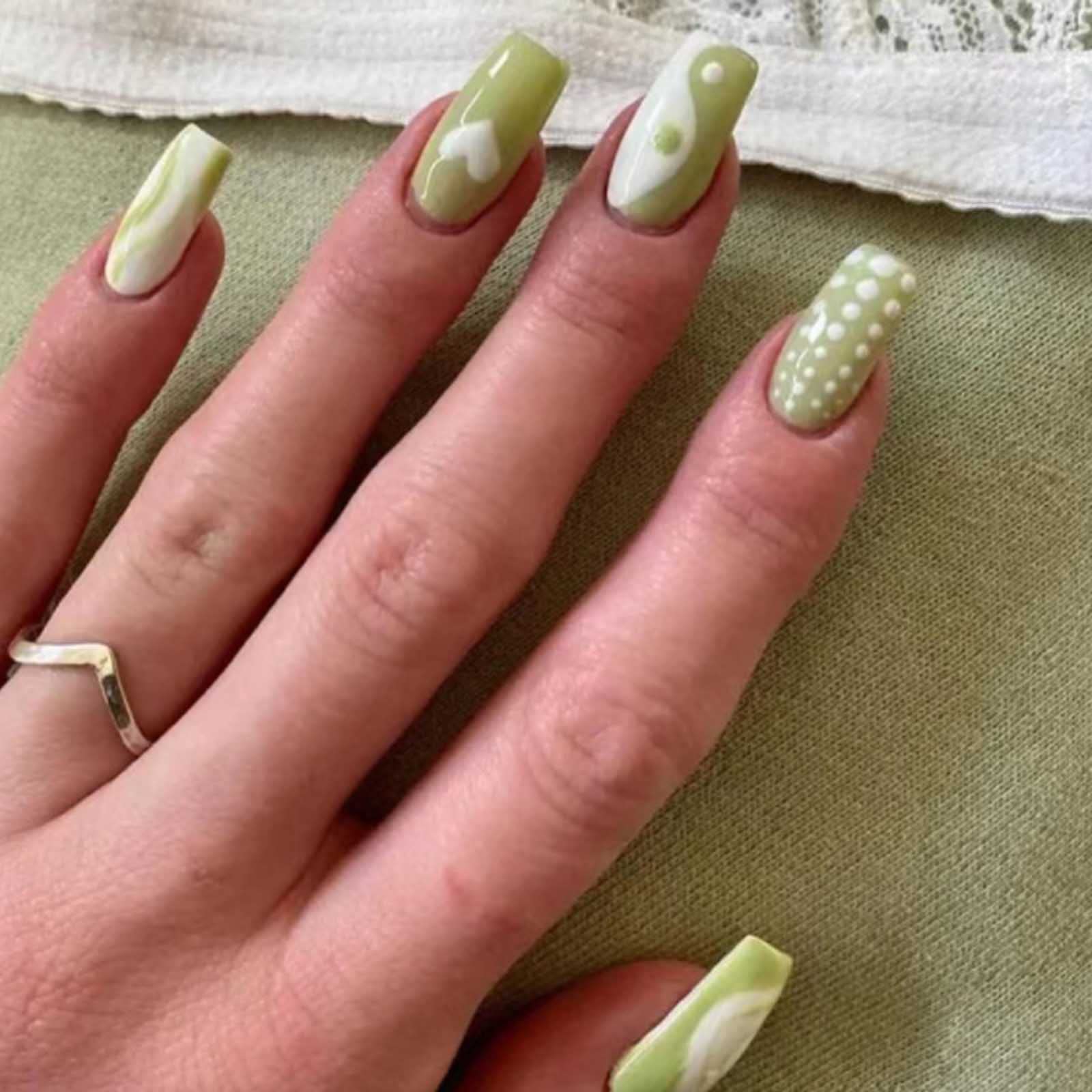 Amazon.com: Kamize Medium Fake Nails Green Press on Nails Coffin Full Cover  Acrylic Swirl False Nails for Women and Girls24PCS : Beauty & Personal Care