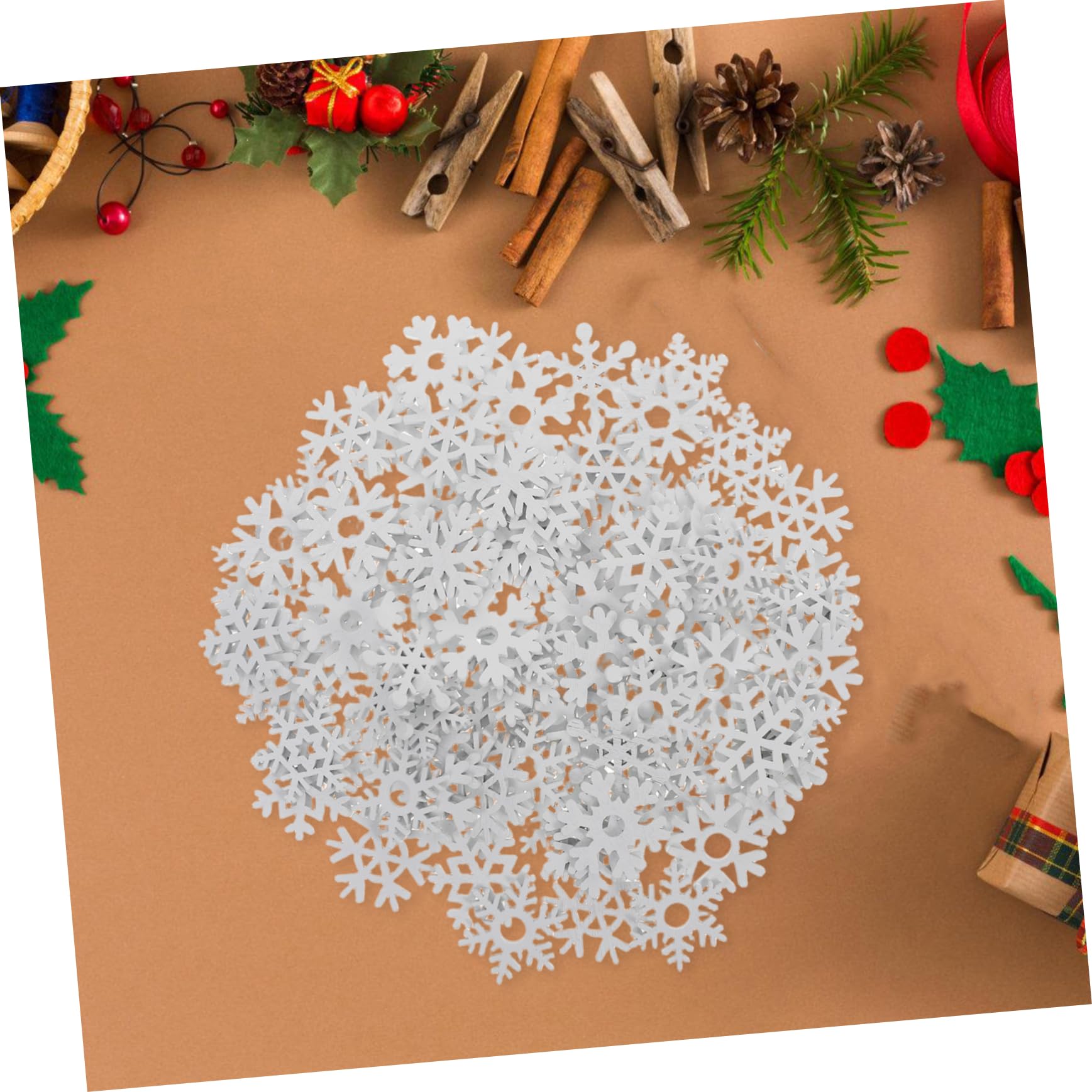 Cabilock 100 Pièces De Tranches De Bois De Flocons De Neige De Noël : Tranches De Bois Suspendues en Bois pour Arbre De Noël Vierge À Peindre Étiquettes De Flocons De Neige De Noël pour