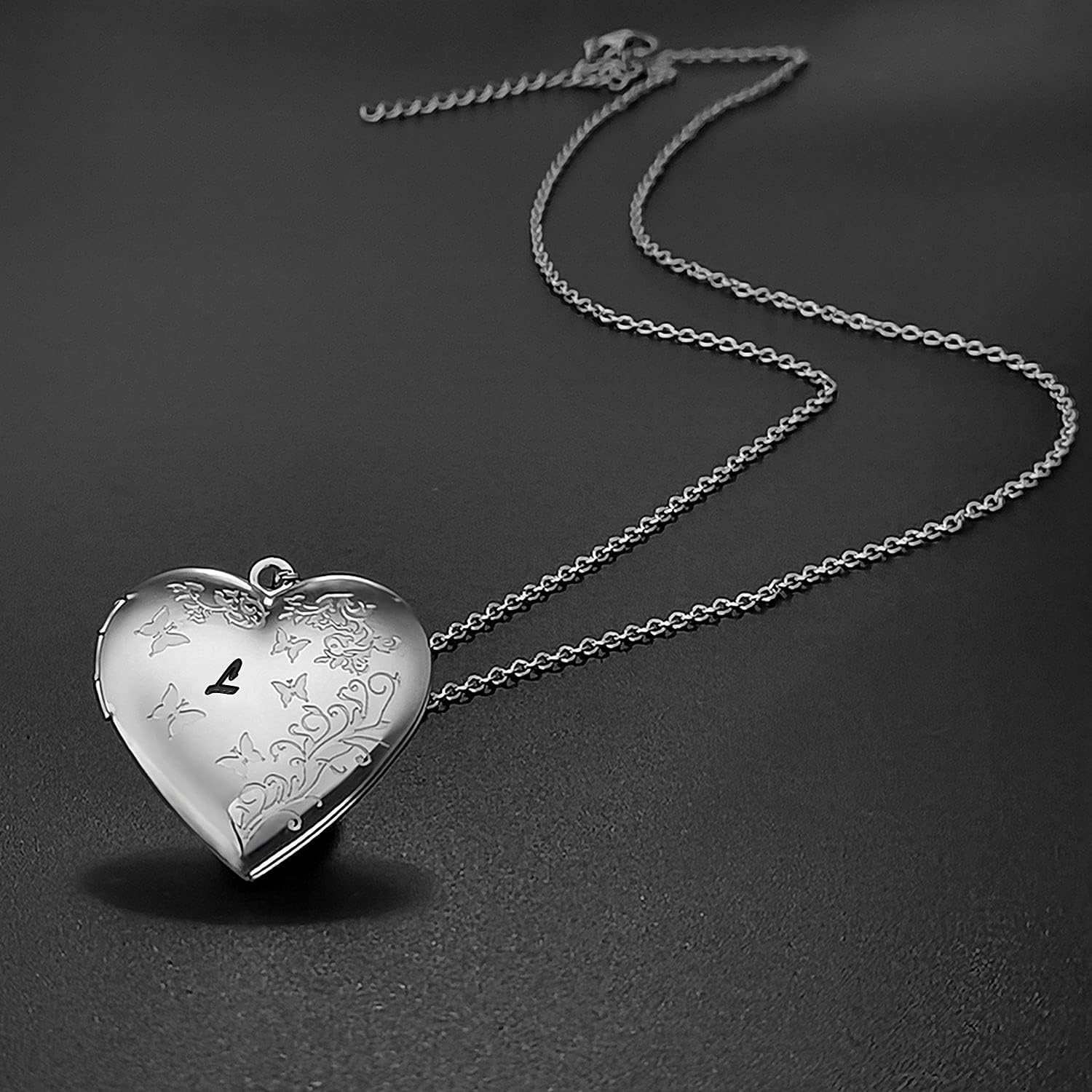 Miniatura 2 de Heart Locket Necklace for Women Girls That Holds Pictures Letter A-Z Initial Butterfly Necklaces Mothers Day Gifts for Kids Teenage Photo Lockets