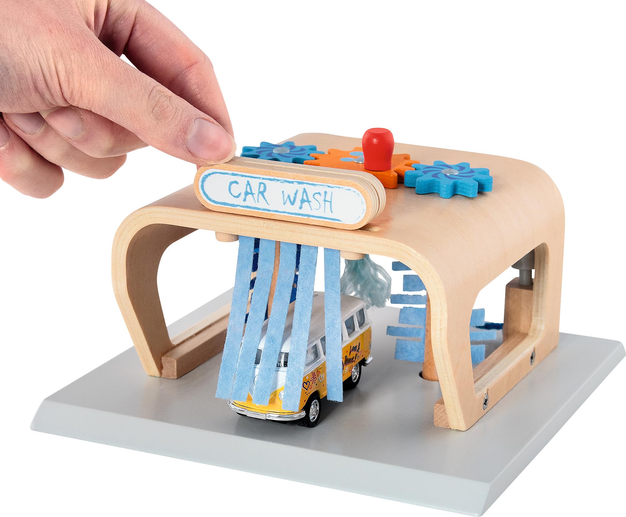 goki 53779 Waschanlage PowerClean, Autowaschanlage aus Holz – Spielset mit Bürsten, Filzvorhängen & Sprühdüse, ca. 16 × 16 × 10 cm