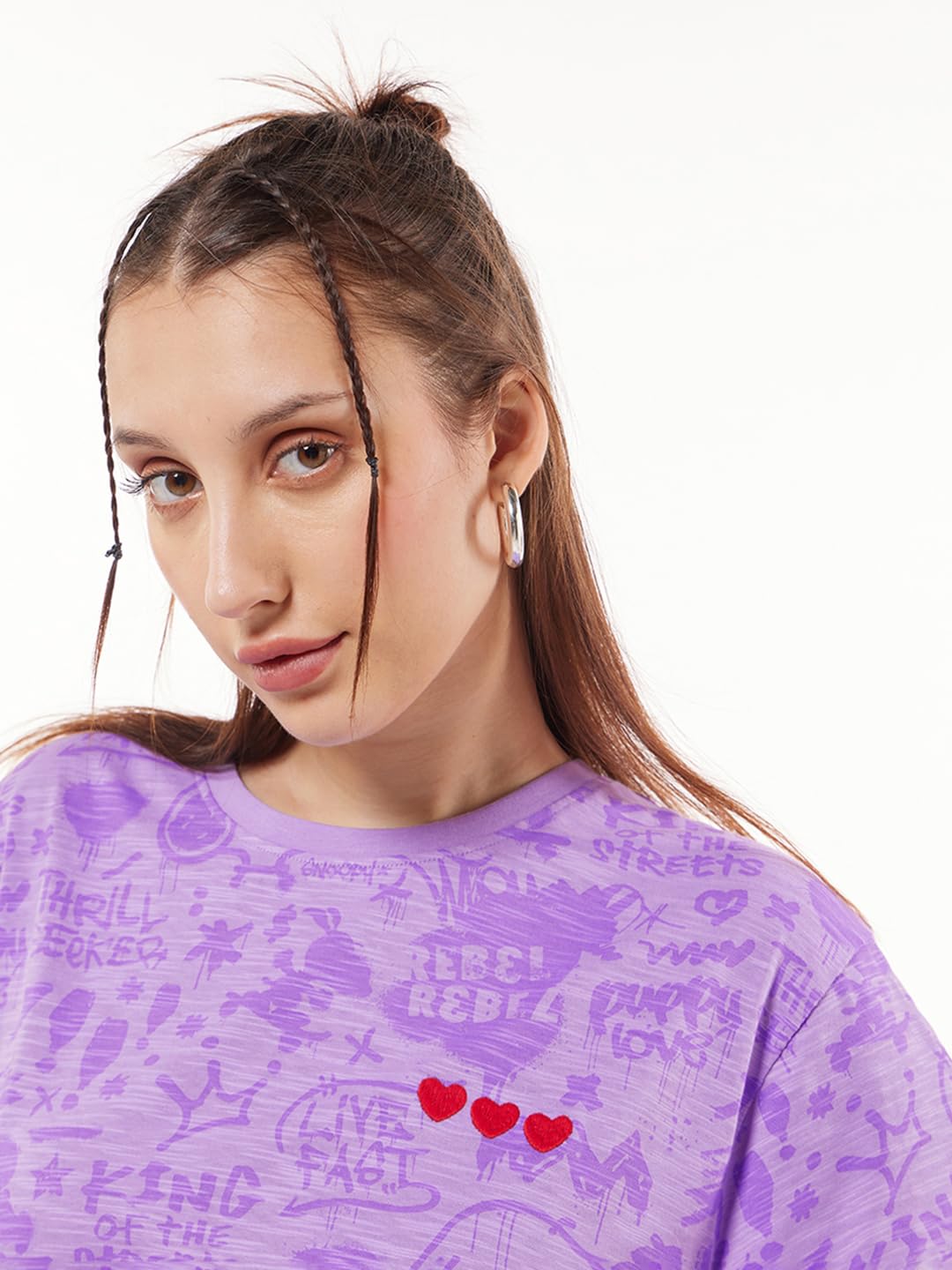 Bewakoof Air 1.0 Official Peanuts Merchandise Snoopy - Camiseta de cuello redondo para mujer, 100% algodón, ajuste Boyfriend
