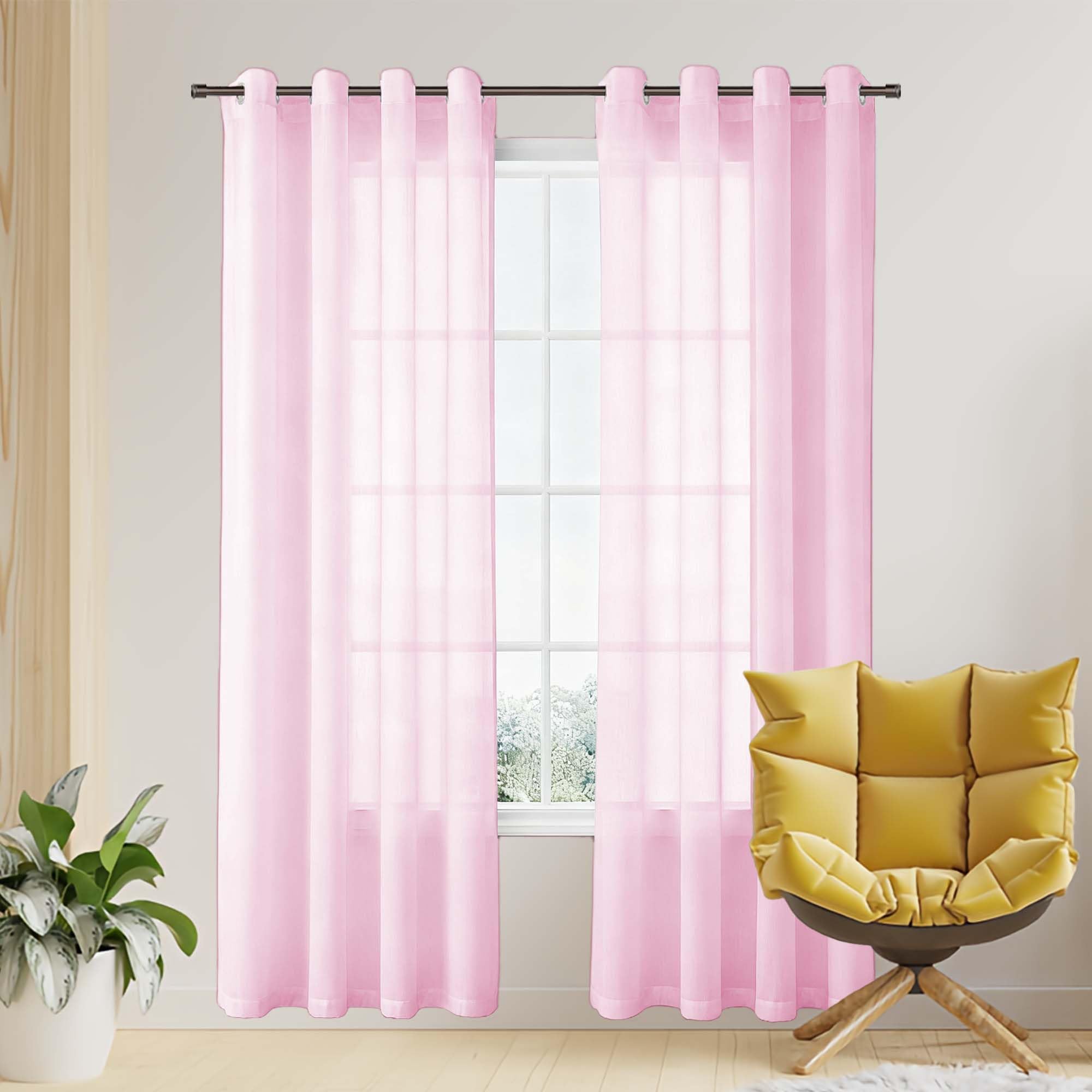 Voilage rose moderne pour la chambre de fille créant une ambiance douce