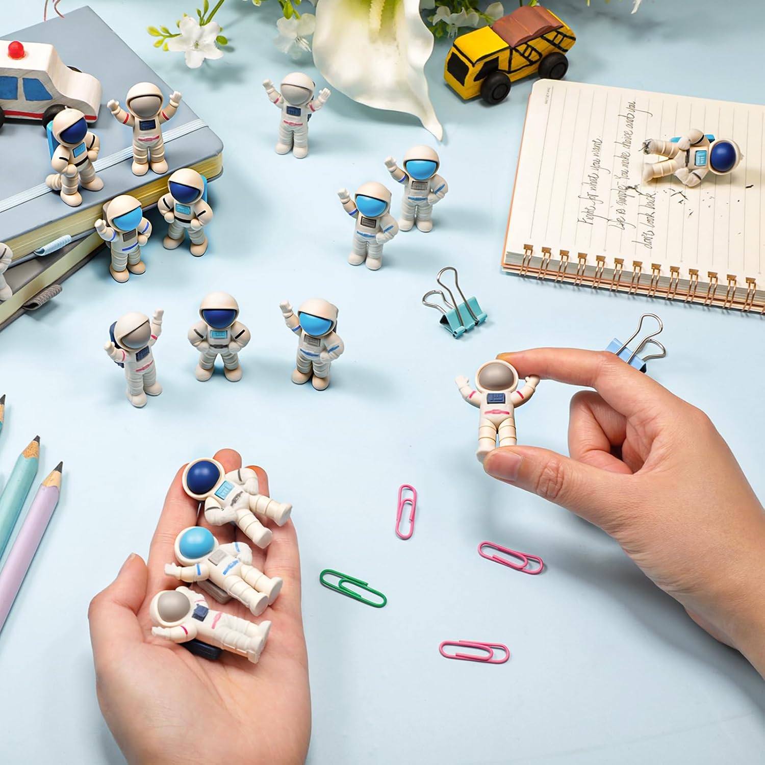 Resurhang 144 Pcs Space-Themed Eraser Space Men Figure Party Favors Outer Party Favors for Prizes Supplies (Astronaut)