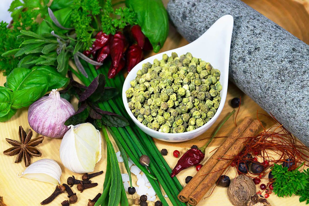 Pfeffer grün, ganzes Korn. Grüner Pfeffer ganz aus Indien, Handverlesene Premiumqualität, Keimreduziert. 3 Beutel je 1500g (4,5KG)