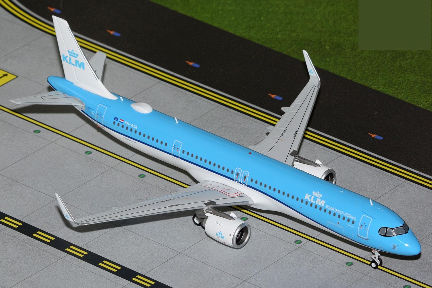 GeminiJets G2KLM1348 KLM Airbus A321neo PH-AXA; Scale 1:200