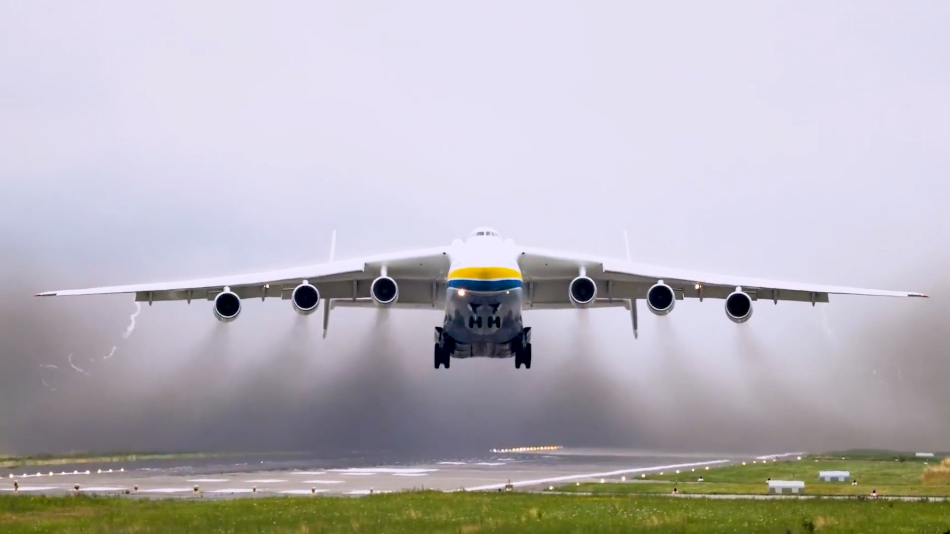 Antonov　AN-225　Mriya　1/200スケール Amazon.com: 1:200 Scale Antonov AN-225 Mriya Model Aircraft
