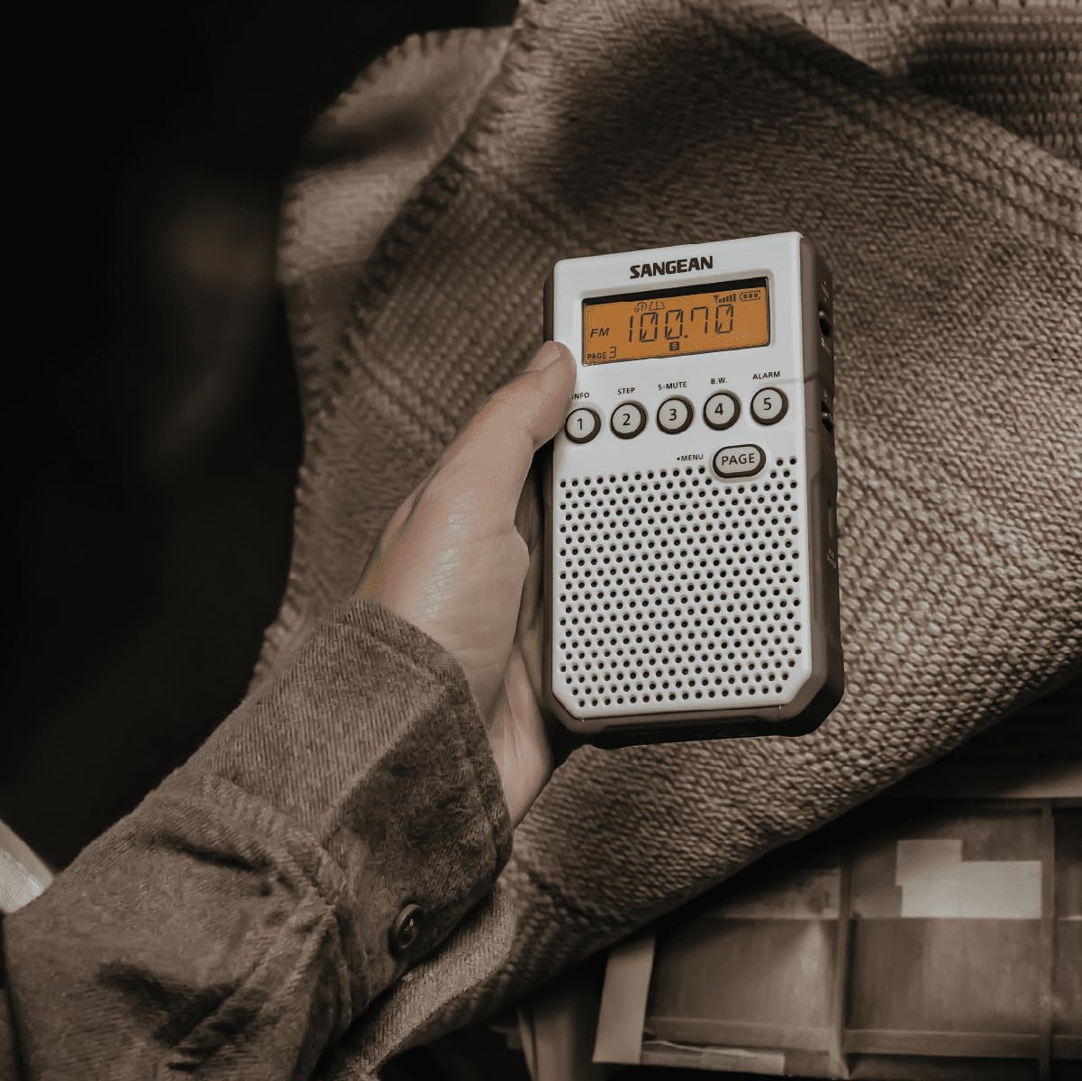 Sangean DT-800, Blanco