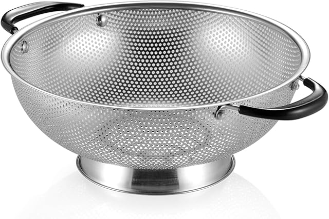 18/8 Stainless Steel Colander, Easy Grip Micro-perforated 5-Quart Colander, Strainer with Riveted and Heat Resistant Handles, BPA free, LFGB Approved. Great For Pasta, Noodles, Vegetables and Fruits