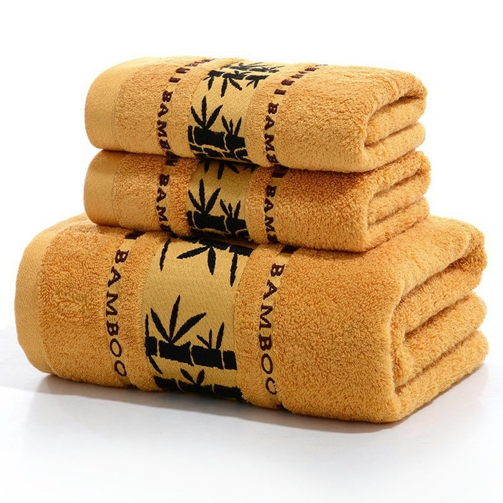 Serviette de bain jaune en ensemble trois pièces pour une salle de bain moderne et cocooning