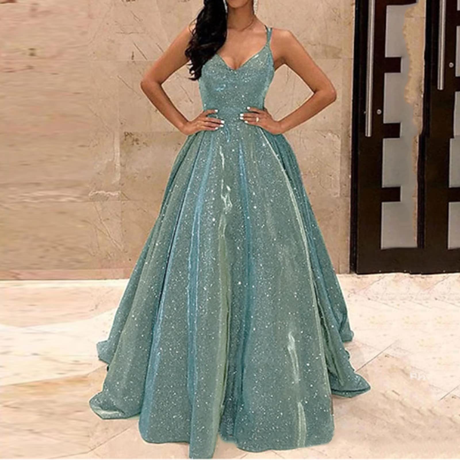 Vestido de Noche Elegante Ajustado para Mujer con Tirantes y Diseño de Moda Actual 2022 para Ocasiones Formales y Eventos con un Estilo Sofisticado y Atractivo