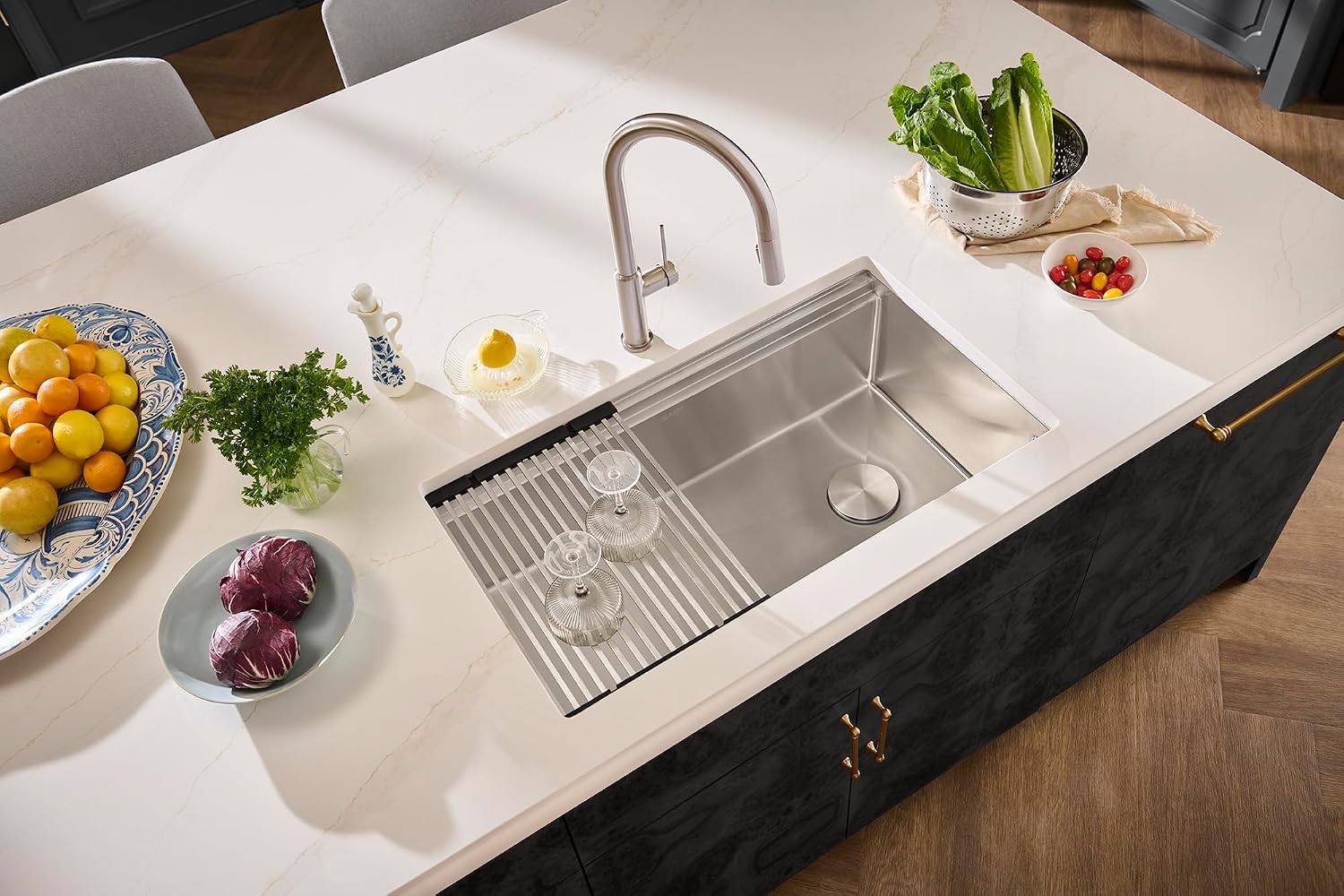 Ruvati Vestia Single Handle Pull Down Kitchen Faucet Knurling Contemporary with Sprayer in Stainless Steel - RVF1237BN