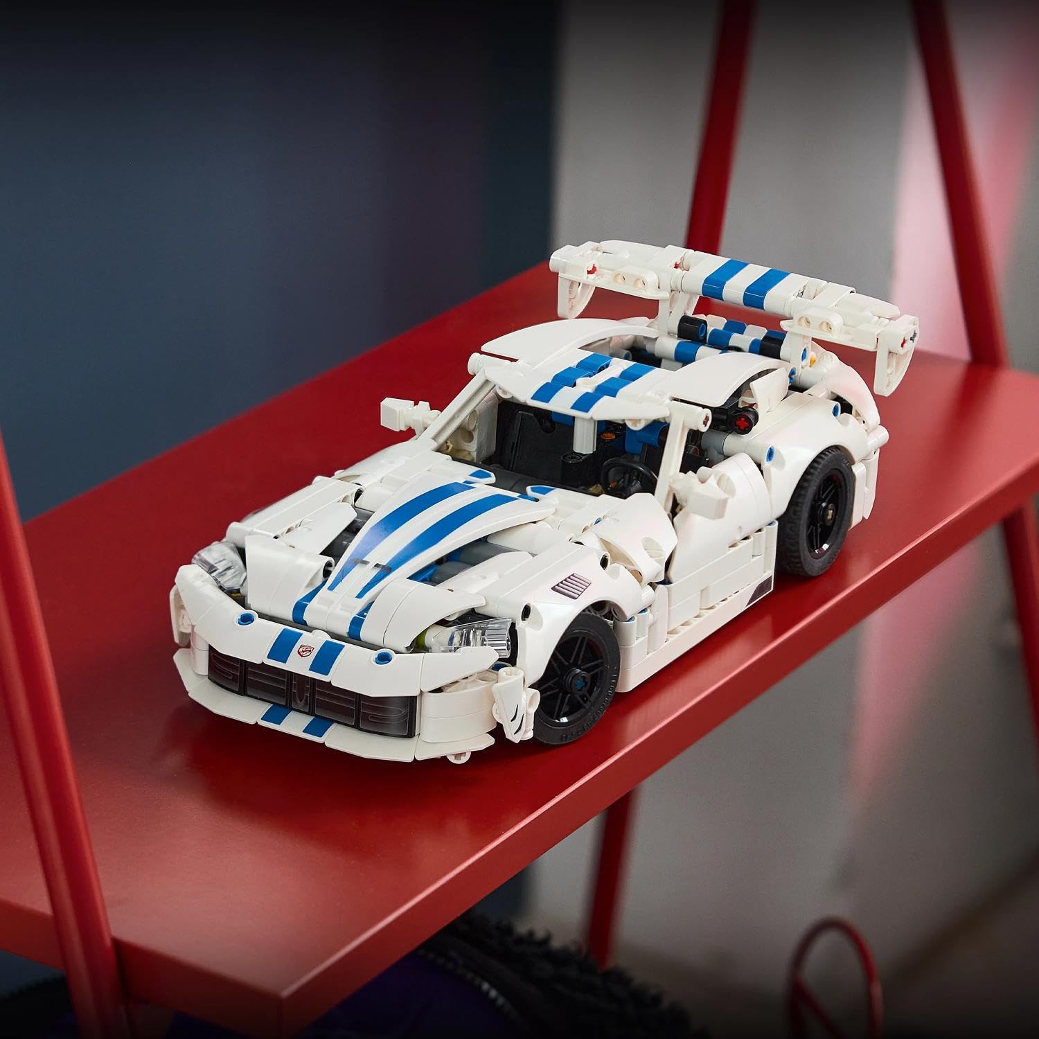 LEGO Technic Auto Sportiva Dodge Viper GTS-R - Modello di Macchina Giocattolo con Motore V10, Sterzo e Differenziale - Regalo per Gamer, Bambini e Fan degli Sport Motoristici da 10 Anni in su - 42234