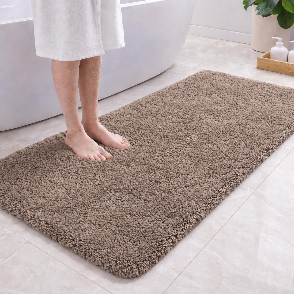 PUFFMAT Microfibre Bath Mat 120 x 60 cm Champagne, Absorbent Bathroom Rug with Soft Plush Pile and TPR Backing, Machine Washable Bathroom Mat for Shower, Bathtub, Toilet and Guest Bathroom