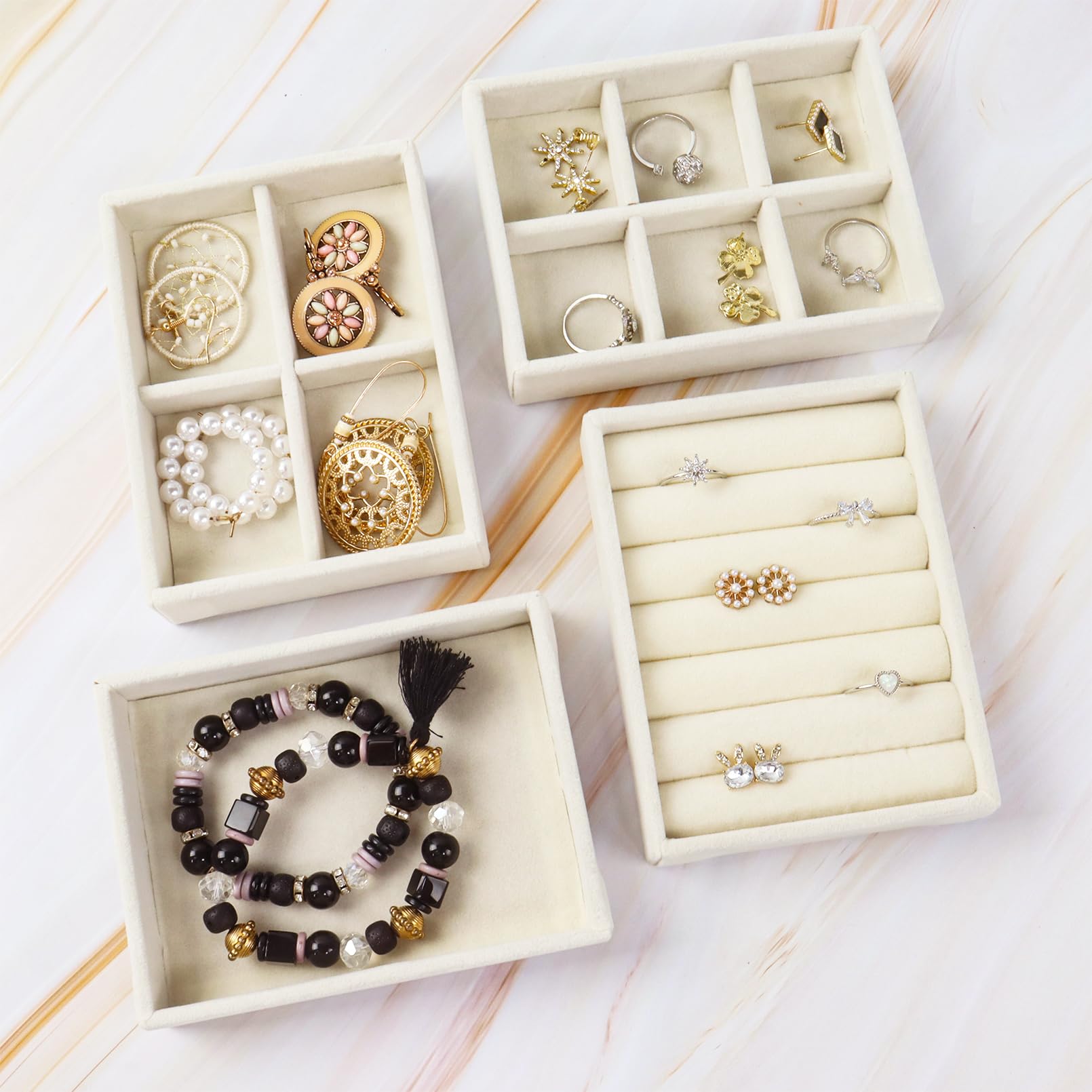 Nwvuop 4 piccoli vassoi per gioielli, cassetti, impilabili, per orecchini, collane, bracciali, anelli, 12,5 × 9,5 × 2,5 cm (beige)