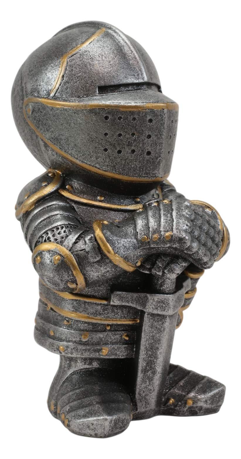 Ebros Gift Anime Chibi Renaissance Chevalier médiéval de la Croix Templier Crusader Figurine de 11,4 cm de haut Costume d'armure miniature de chevaliers européens Sculpture décorative (épée au repos)