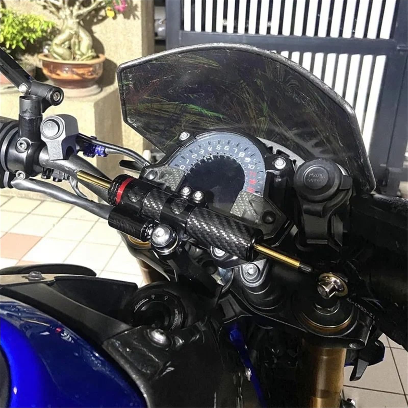 Stabilizator Stabilizator układu kierowniczego Zestaw wsporników mocowania amortyzatora skrętu z włókna węglowego do motocykla Pasuje do Kawasaki Z900 2017-2023(Bracket Black)