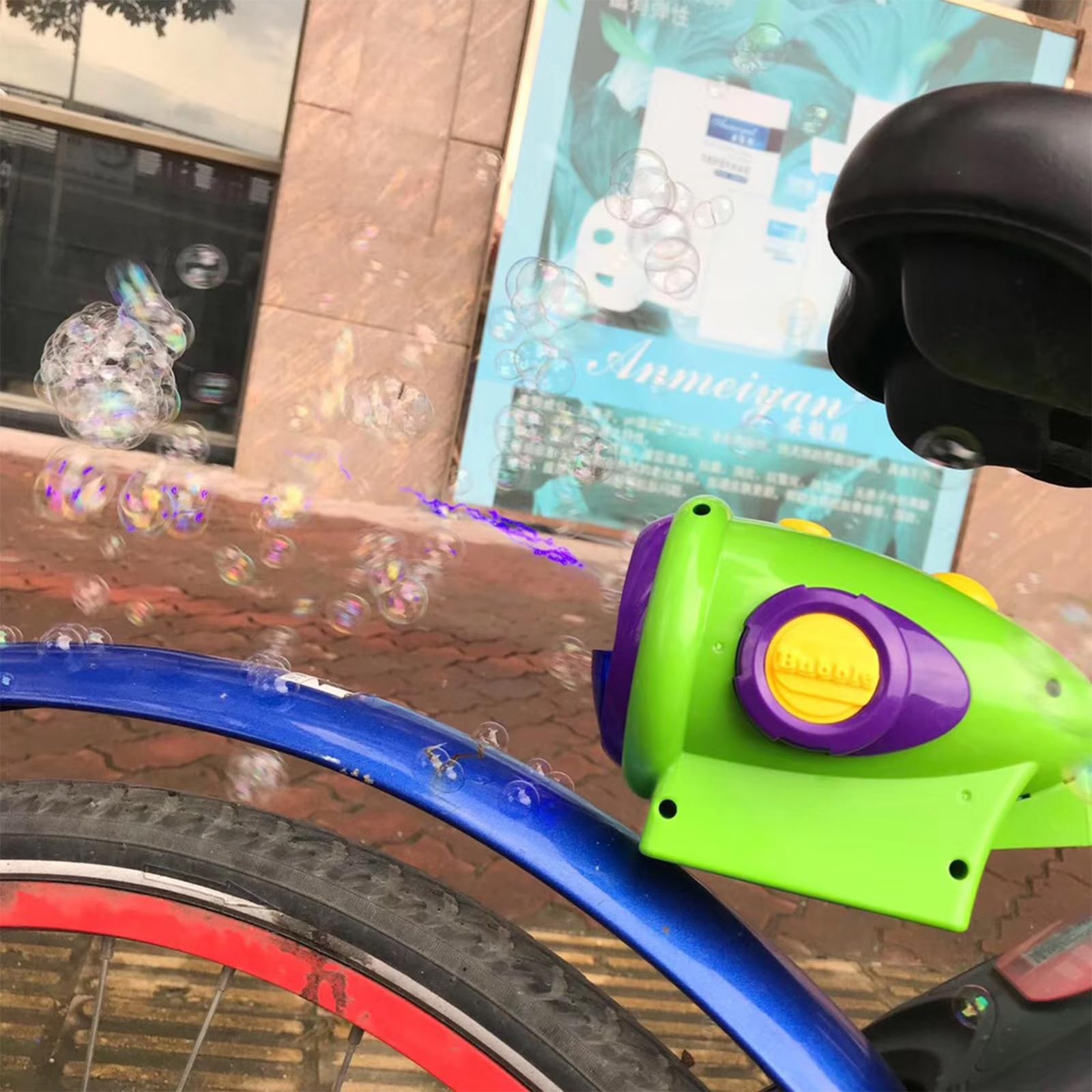 Leuchtende automatische Seifenblasenmaschine für Kinderfahrradbefestigungsmaschine für Gartenaktivitäten, Fahrradzubehör für Kinder, Fahrradmontagemaschine