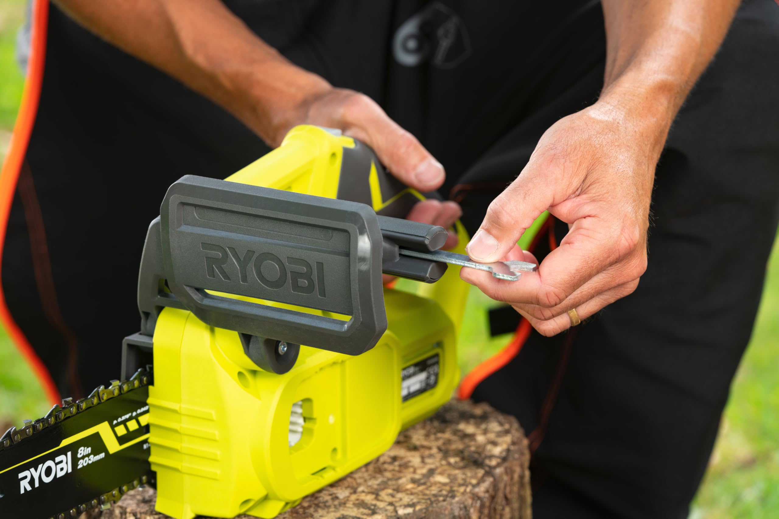 Ryobi RY18CS20A-125 Elettrosega a Batteria 18V ONE+, Barra 20 cm, Batteria 2,5 Ah e Caricabatterie Inclusi, Leggera e Maneggevole