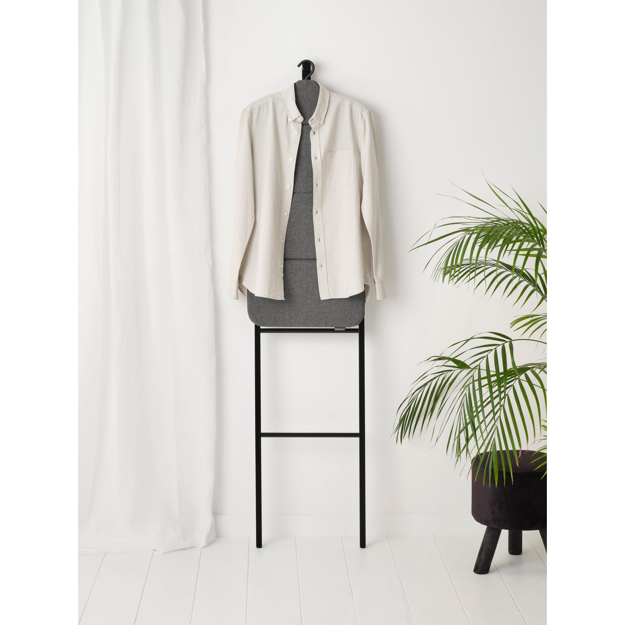 Brabantia - Galán de Noche Linn - Perchero multiusos - Colgar, airear o secar - con gancho para colgar - Compacto - Riel para ropa o toallas - Accesorio para el hogar - Negro Mate