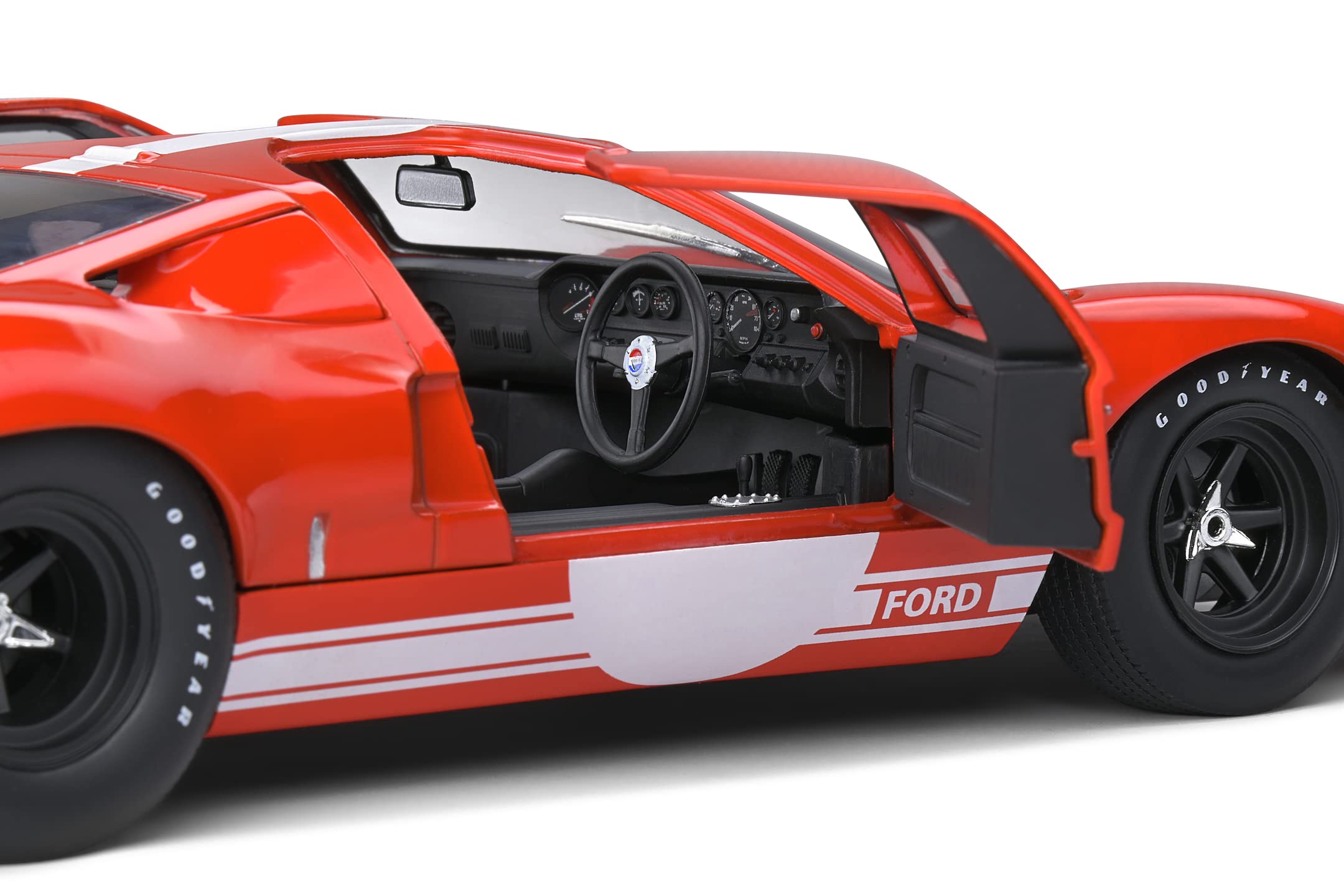 Ford GT40 Noire – Universal Hobbies – échelle 1/18 – état Correct (manque Essuie-glaces)