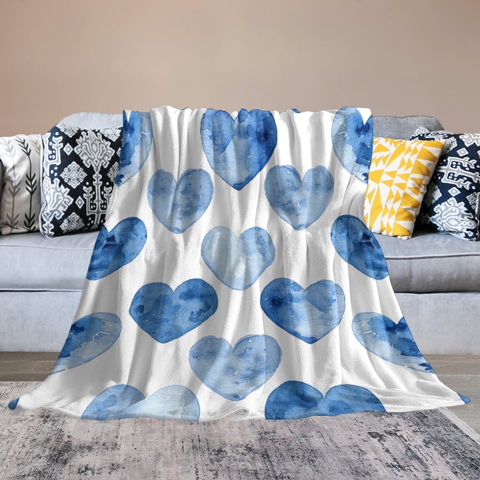 Couverture micro polaire douce pour soirées sur le canapé du salon