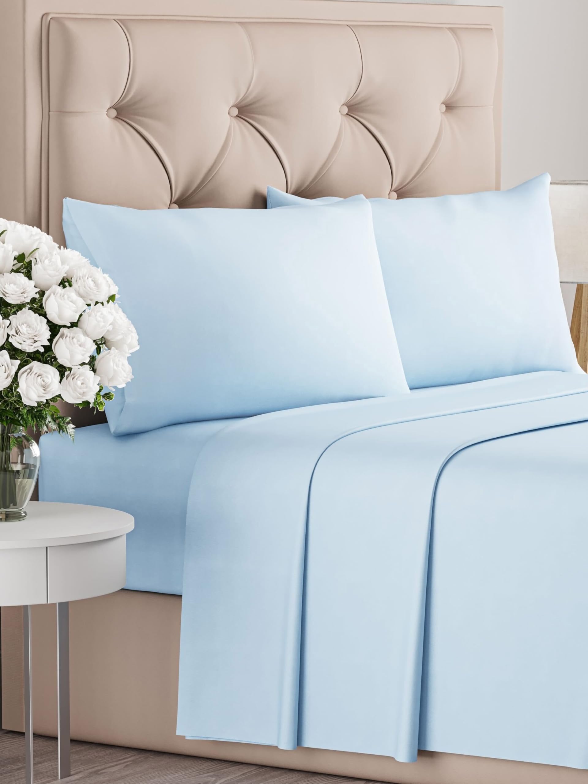 Set lenzuola una piazza e mezza 4 pezzi 135x190 cm - morbida microfibra spazzolata, traspirante e certificata OEKO-TEX - lenzuolo con angoli, lenzuolo piatto 225x255 e 2 federe 50x80 - Blu chiaro