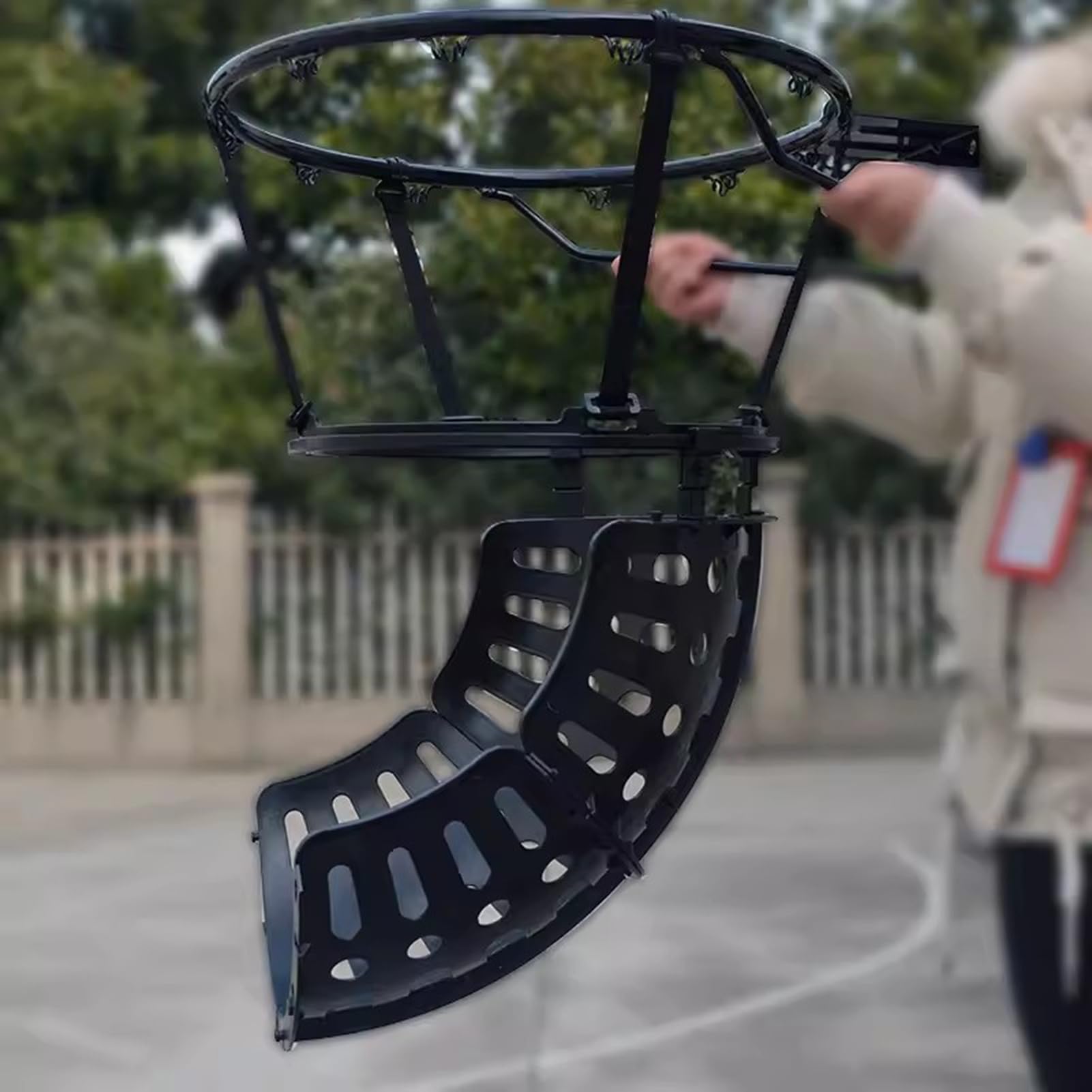 Haczyk do koszykówki, mocowanie zwrotne, czarna, przenośna, wisząca piłka, do obręczy do koszykówki, obracająca się o 360° sportowa pomoc treningowa do użytku wewnątrz i na zewnątrz, łatwa instalacja
