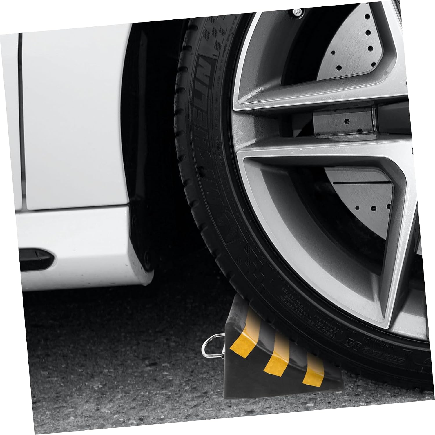 Car Wheel Chock Tire Support Heavy-Duty Rubber Pad for Automotive Stability Compact for Easy Storage Non- Grip to Prevent Vehicle Movement for Driveways and Trailers