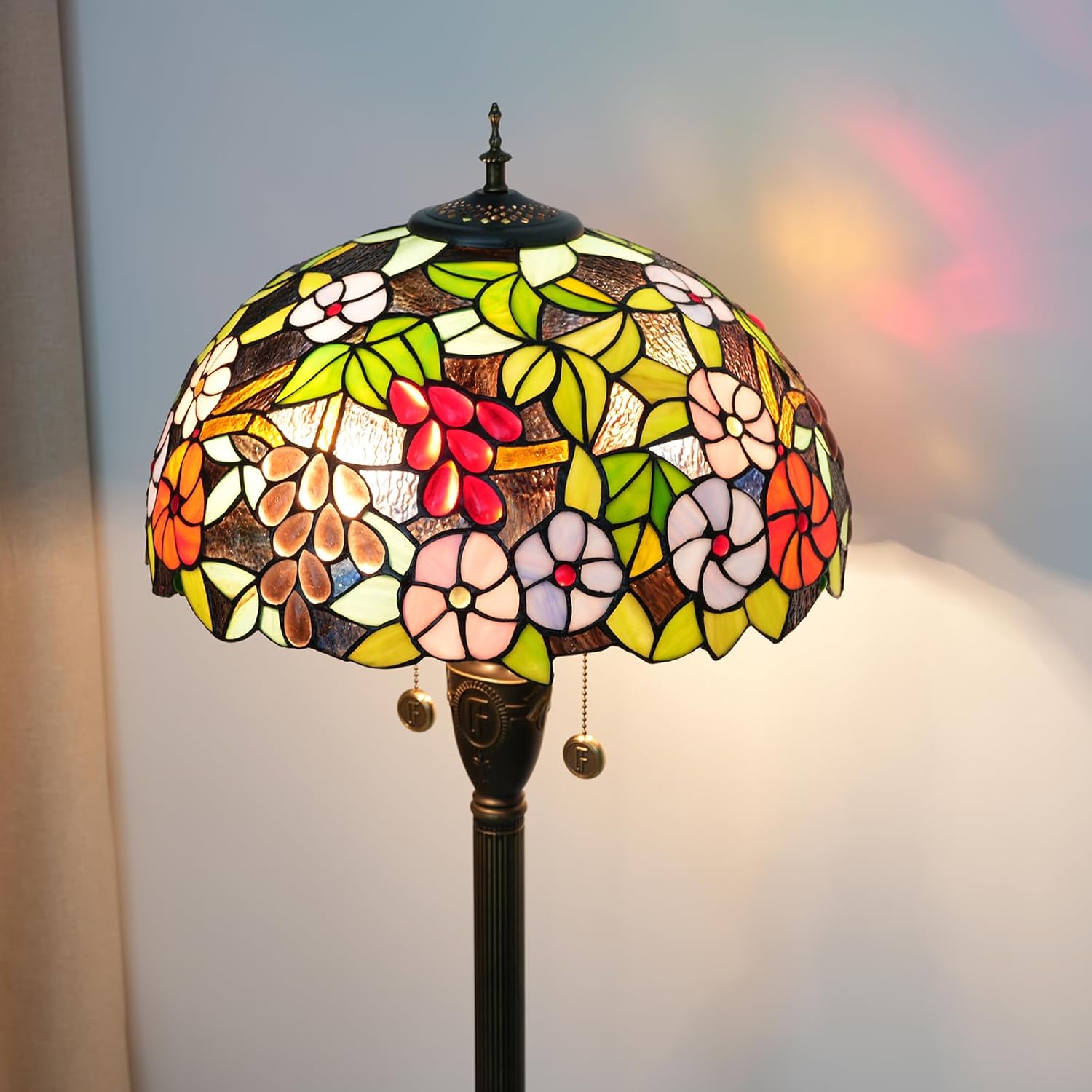 Tiffany Floor Lamp 16 Inch Victoria Purple Grape Flower Standing Glass Lamp Antique Standing Reading Lamp Suitable for Bedrooms Living Rooms Dining Rooms Tiffany Style Retro Home Decoration