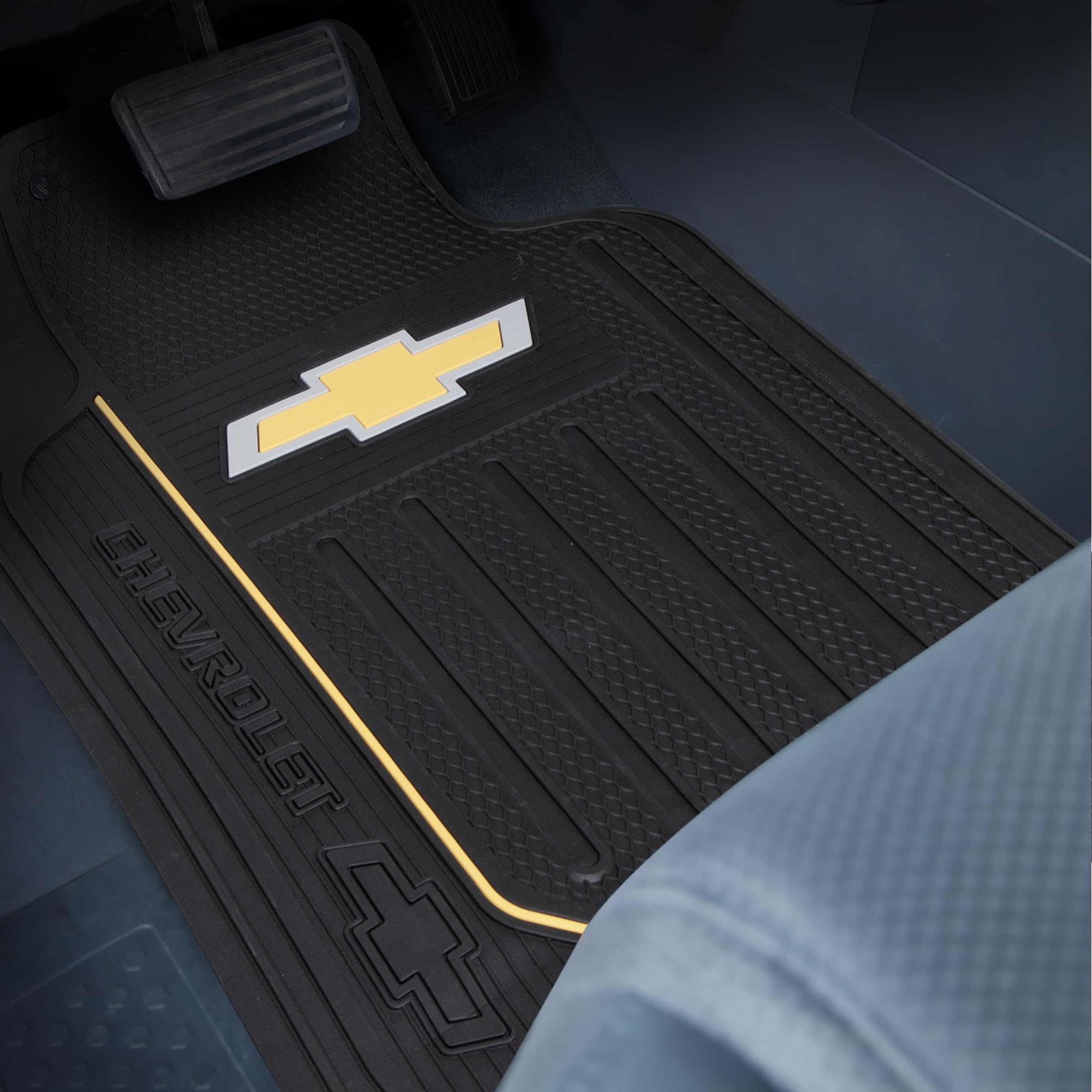 Plasticolor 001620R03 Chevrolet Chevy Logo Elite Universal Fit Car Truck SUV Front Floor Mats Pair — view 4