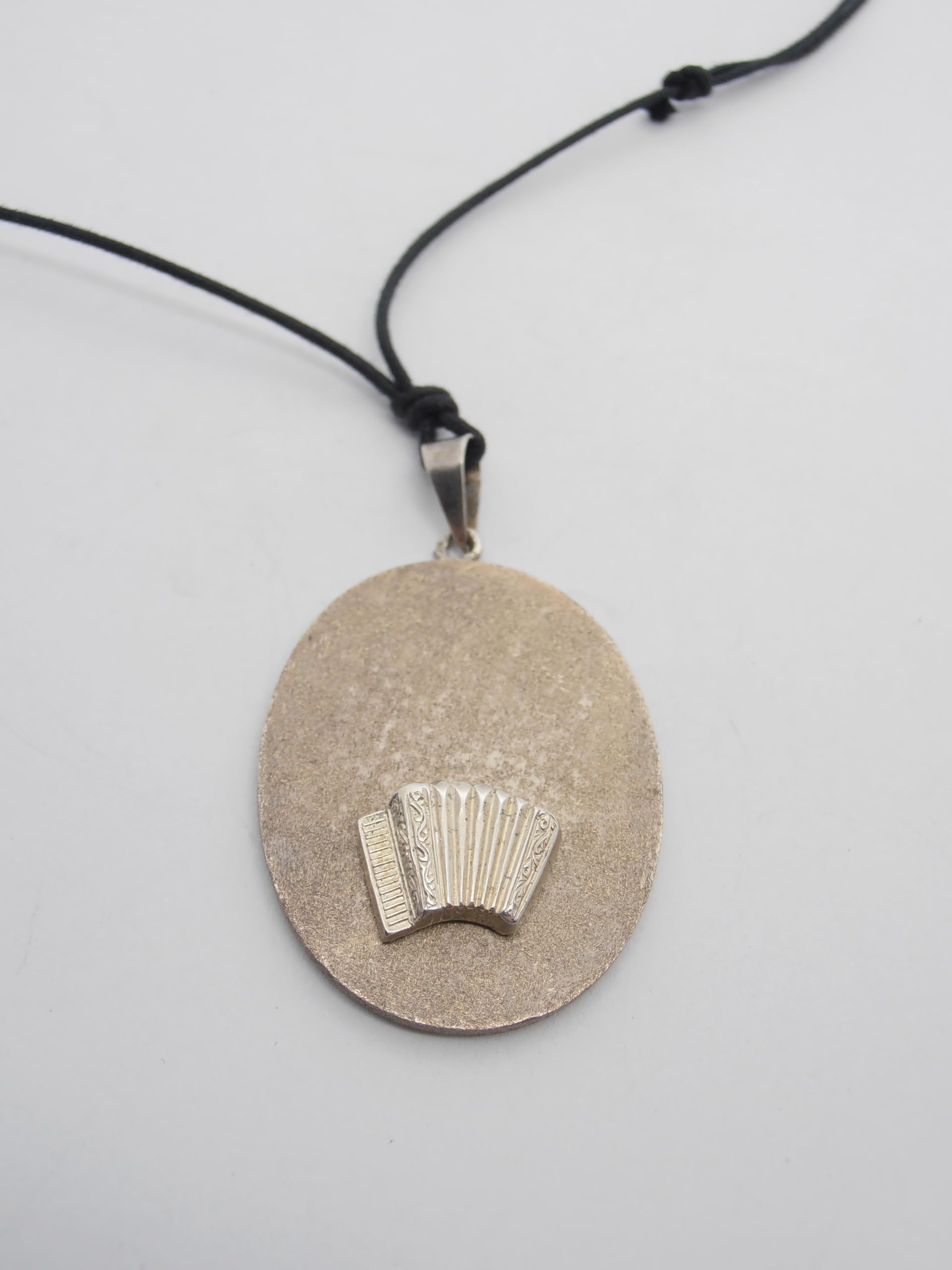 Fisarmonica : Ciondolo in Argento 925 - Pendente con Strumento Musicale - Musicista - Musica - Girocollo in Cordoncino