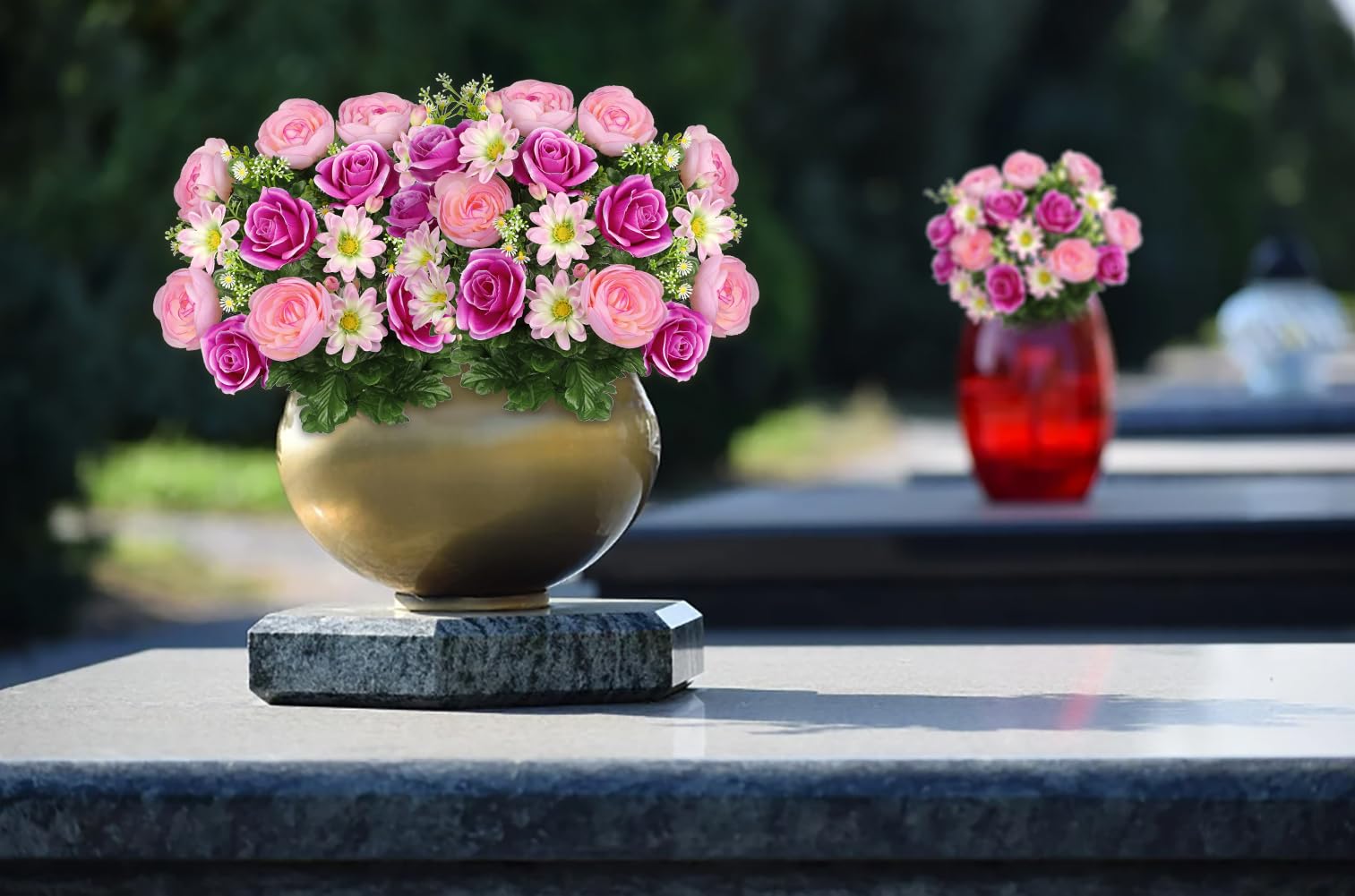 Hollyone 2er-Set Kunstblumen Grabgesteck Künstliche Friedhofsblumen für Grab Gedenkblumen mit Violett Rosen Ranunkeln Gerbera Gestecke für Friedhöfe Künstlicher Blumenstrauß Seidenblumen Grabschmuck