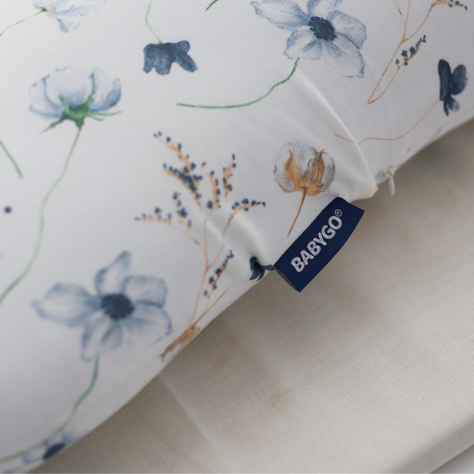 BABYGO Schwangerschaftskissen für Seitenschläfer | The Moon Schwangerschaftskissen für Schwangere | Umarmung und Curl | Ergonomische platzsparende Unterstützung | Bambusbezug (Nordic Bloom, Moon