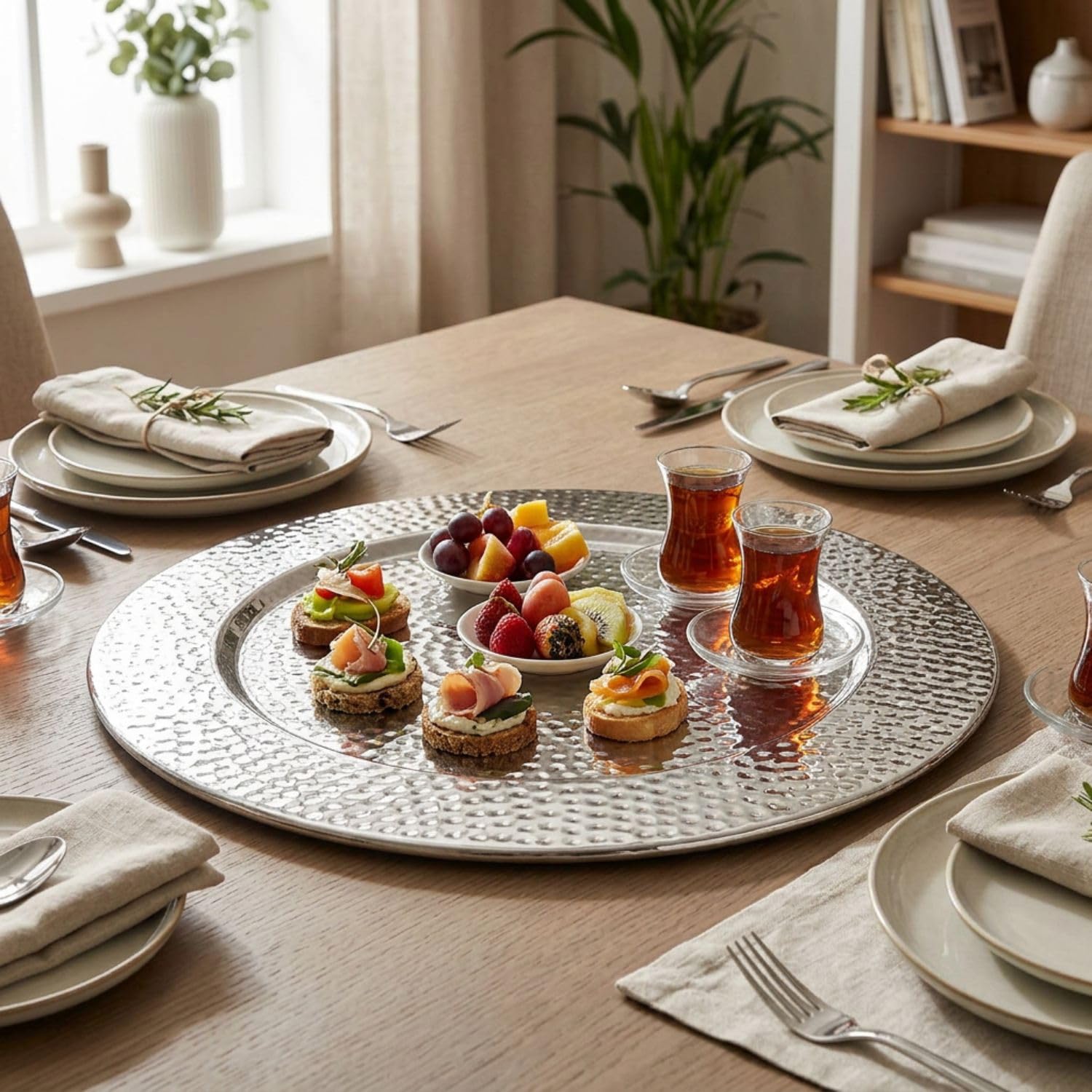 Bandeja para servir de diseño Nizza hecha a mano de aluminio en plata, 50 cm