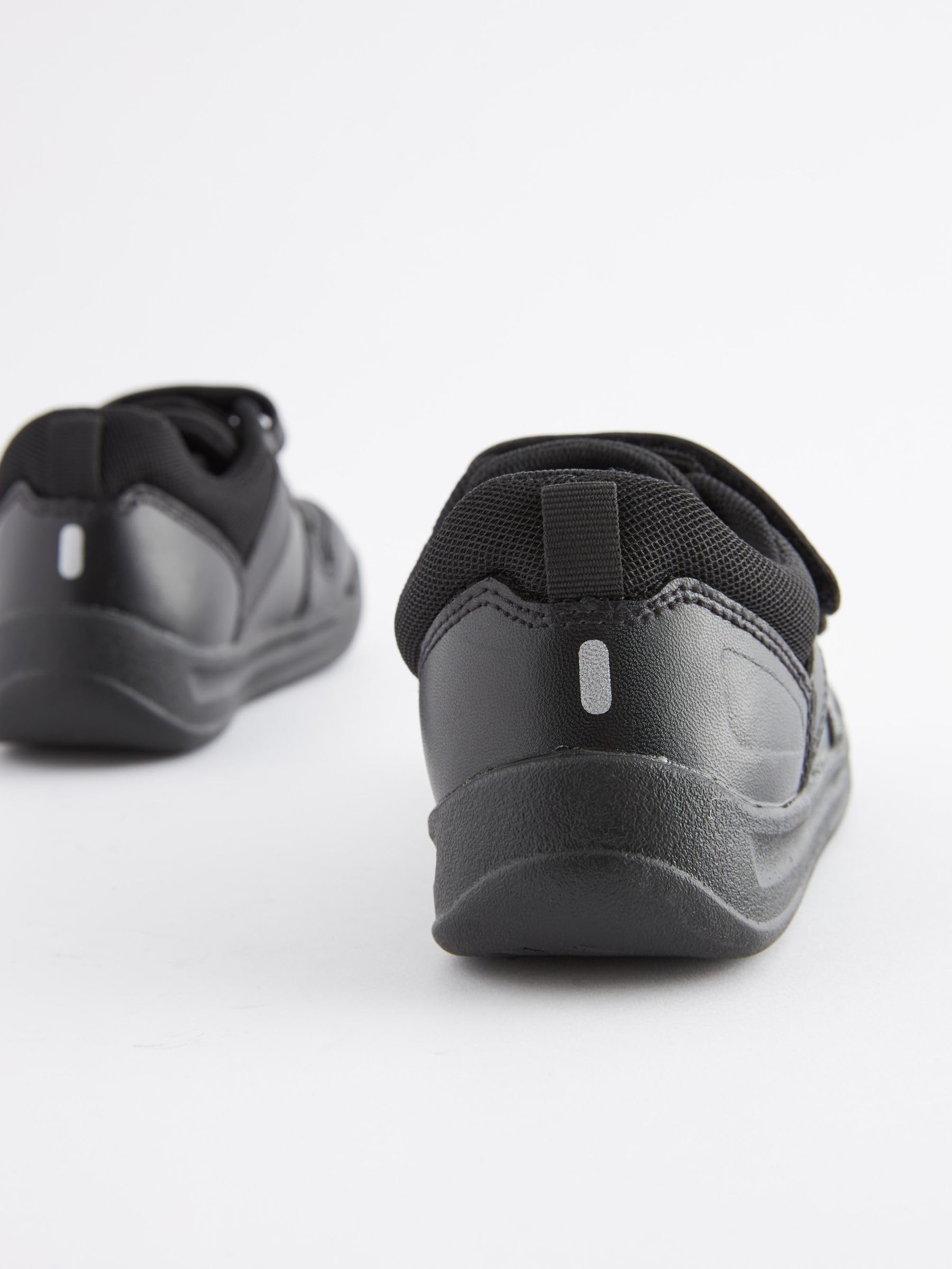 NEXT Ragazzo Scarpe da Ginnastica per la Scuola con Chiusura a Due Strappi