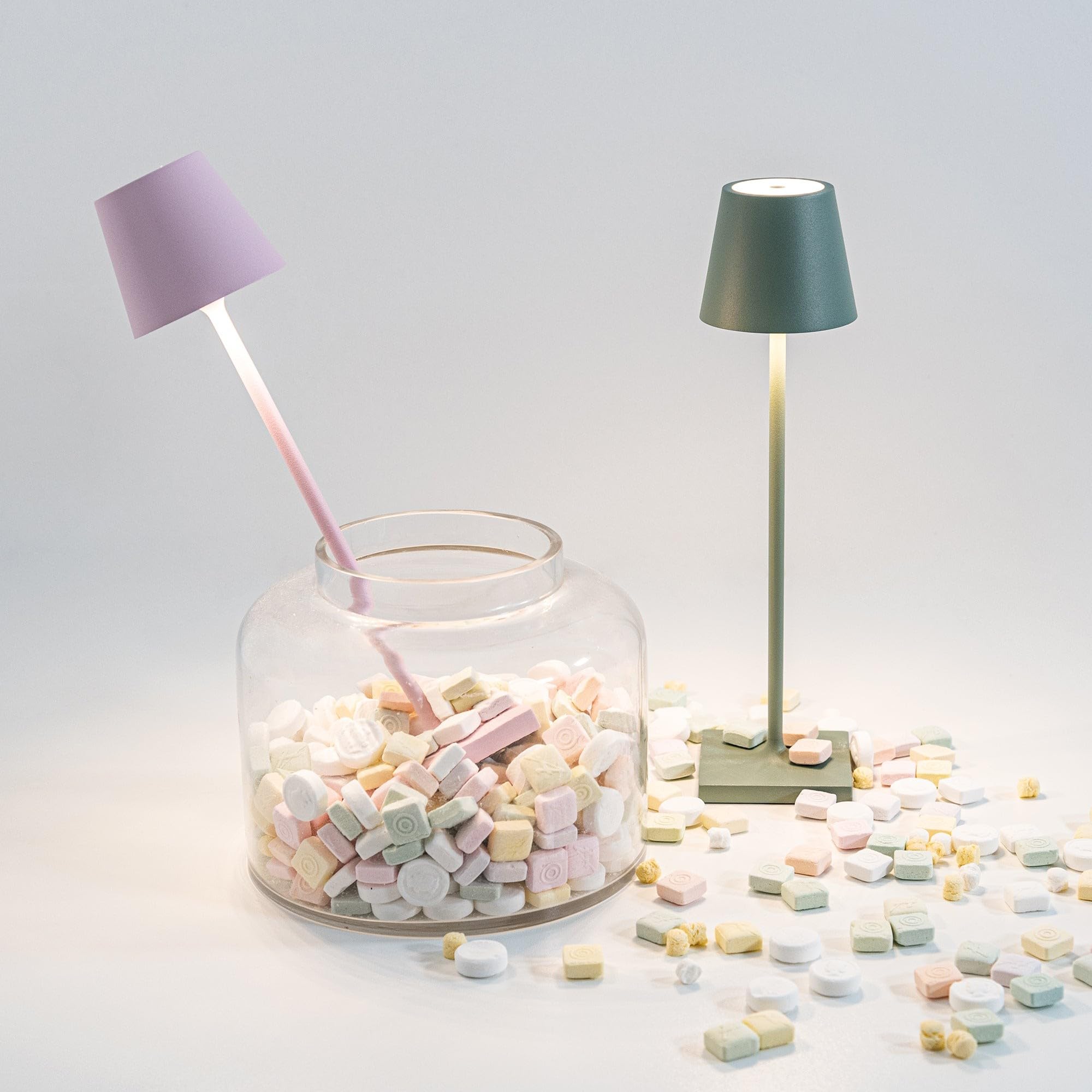 Zafferano, Poldina Micro, Lampada da Tavolo Ricaricabile e Senza Fili con Controllo Touch, Adatta per Salotto ed Esterni, Dimmer, 2200-3000 K, Altezza 27,5 cm, Colore Salvia