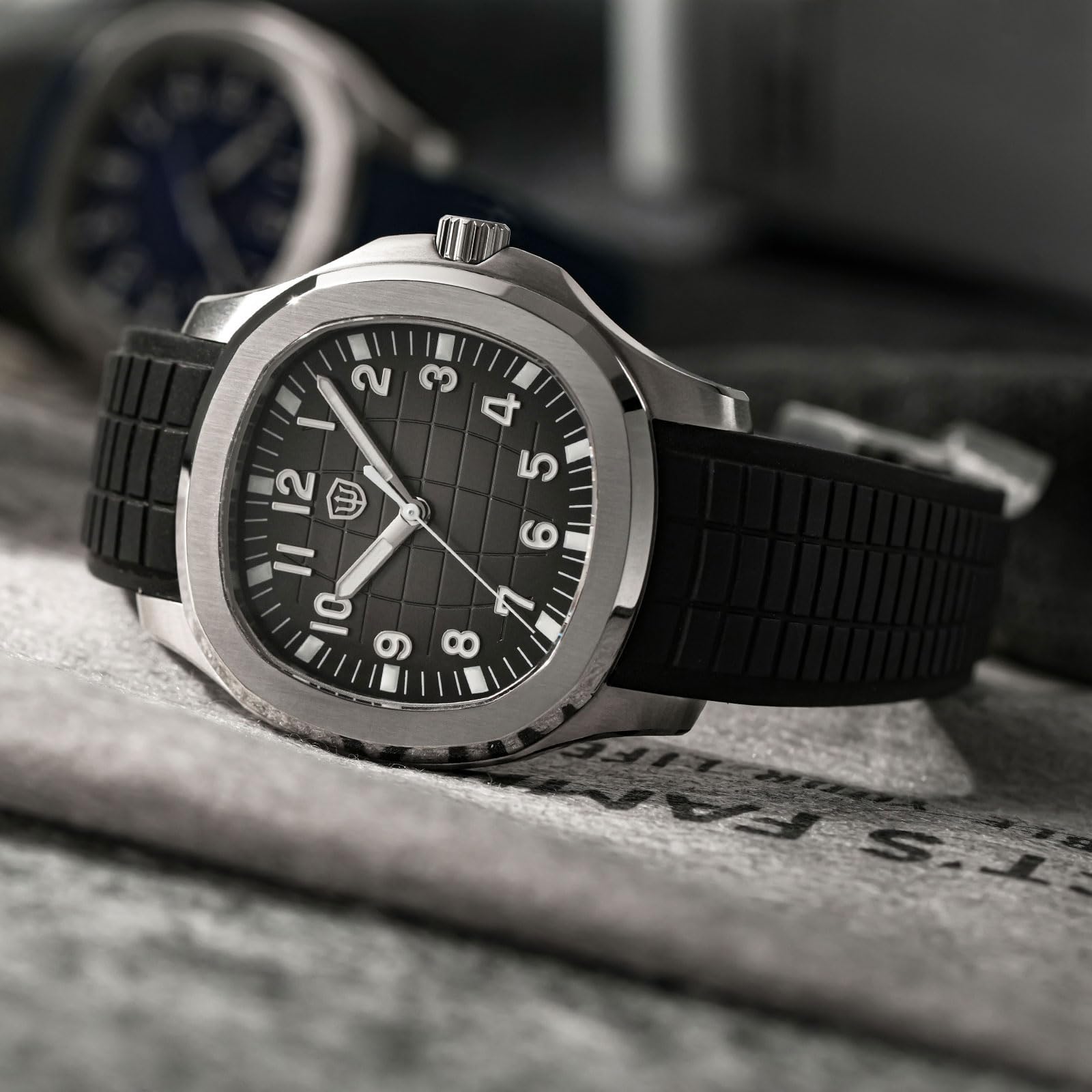 Watchdives – Montre de terrain pour homme 38 mm – WD008 VH31 – Quartz à balayage lisse, cristal saphir, lumineuse, résistante à l'eau jusqu'à 100 m, montre décontractée pour tous les jours