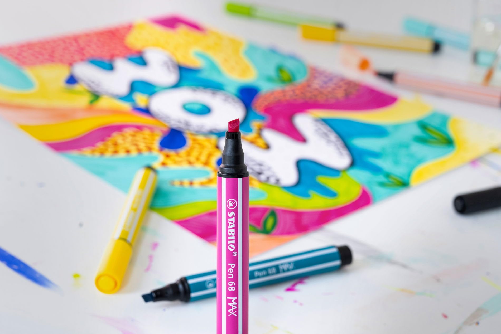 STABILO Pen 68 MAX ARTY - Feutre dessin - Boite métal x 20 feutres de coloriage à pointe biseautée