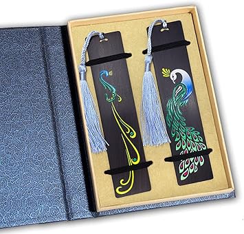 Amazon 手作りの木製しおり しおり 栞 しおり おしゃれ 2つのセット ブックマーカー 紐付き 木製しおりギフト 塗装工芸品 孔雀 ボックスセット教師 学生 男性 女性 友人 女の子 本のファンへのユニークなギフト 誕生日プレゼント 文房具 オフィス用品 文房具