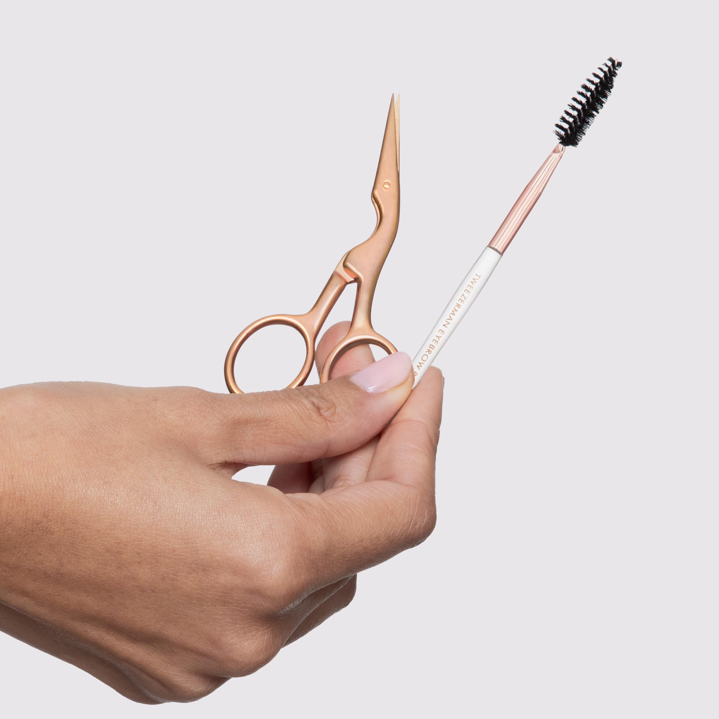 TWEEZERMAN Augenbrauenschere und Bürste – Brow Shaping Scissors & Brush, Edelstahl aus Italien, Ergonomisch, Rose Gold