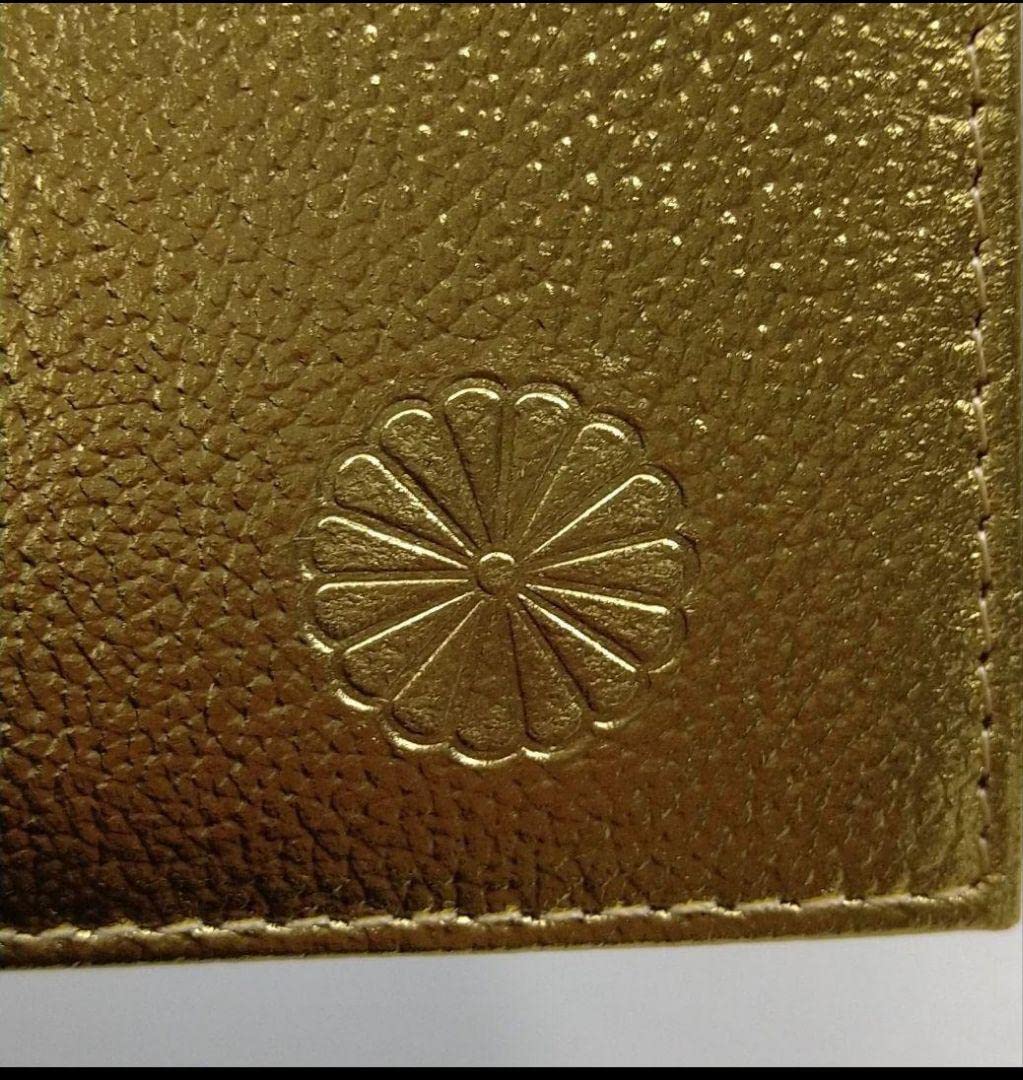 Amazon.co.jp: 皇室グッズ 宮内庁 菊の御紋の長財布 皇居限定品 本 