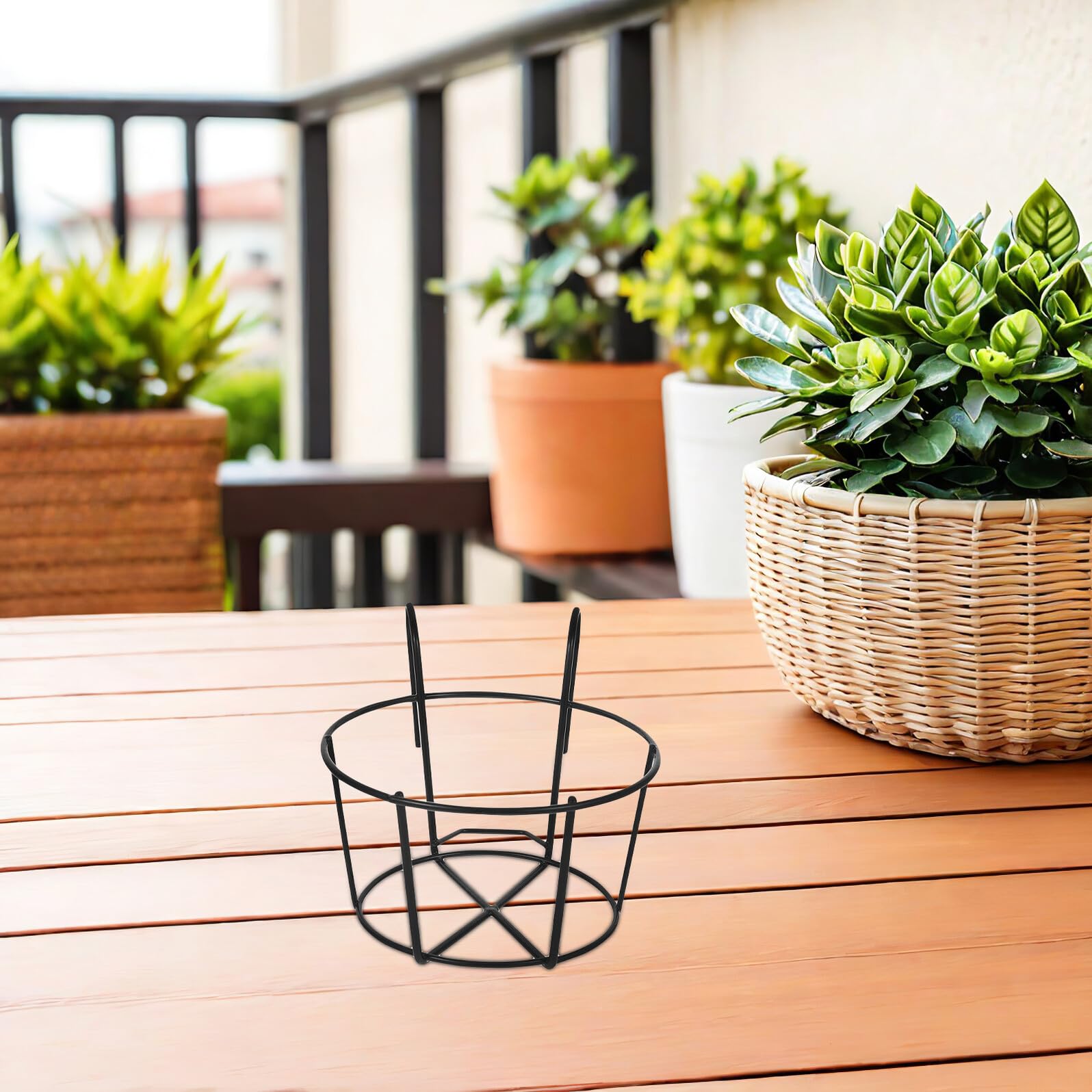 VILLCASE 3 Pezzi Portavasi da Balcone in Ferro Battuto Supporto per Fioriere Rotondo Nero Resistente alle Intemperie Sospeso con Ganci Rinforzati per Giardino e Balcone
